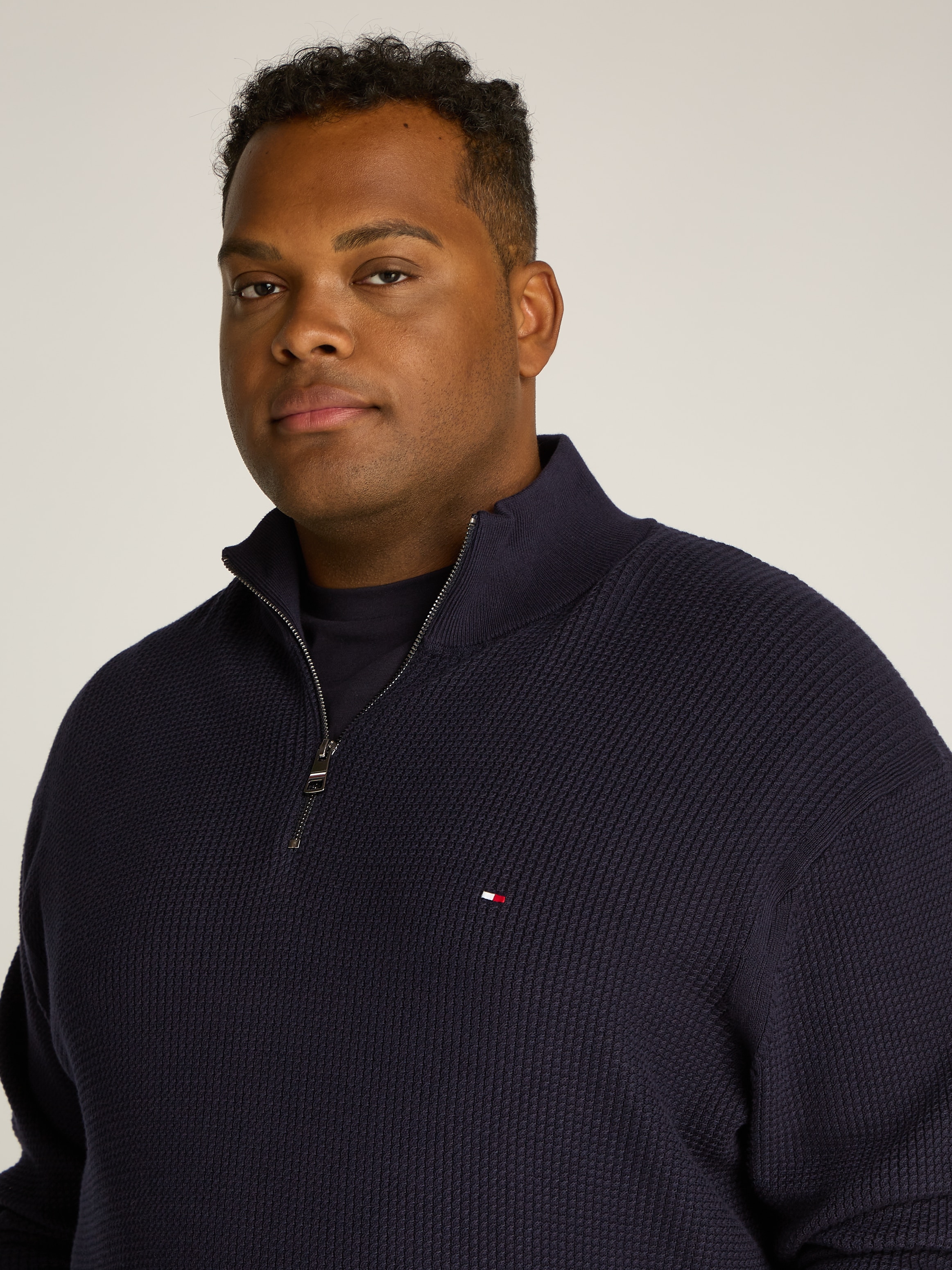 Tommy Hilfiger Big & Tall Stehkragenpullover »BT-STRUCTURE ZIP MOCK-B«, in Grossen Grössen, mit Logostickerei in Brusthöhe