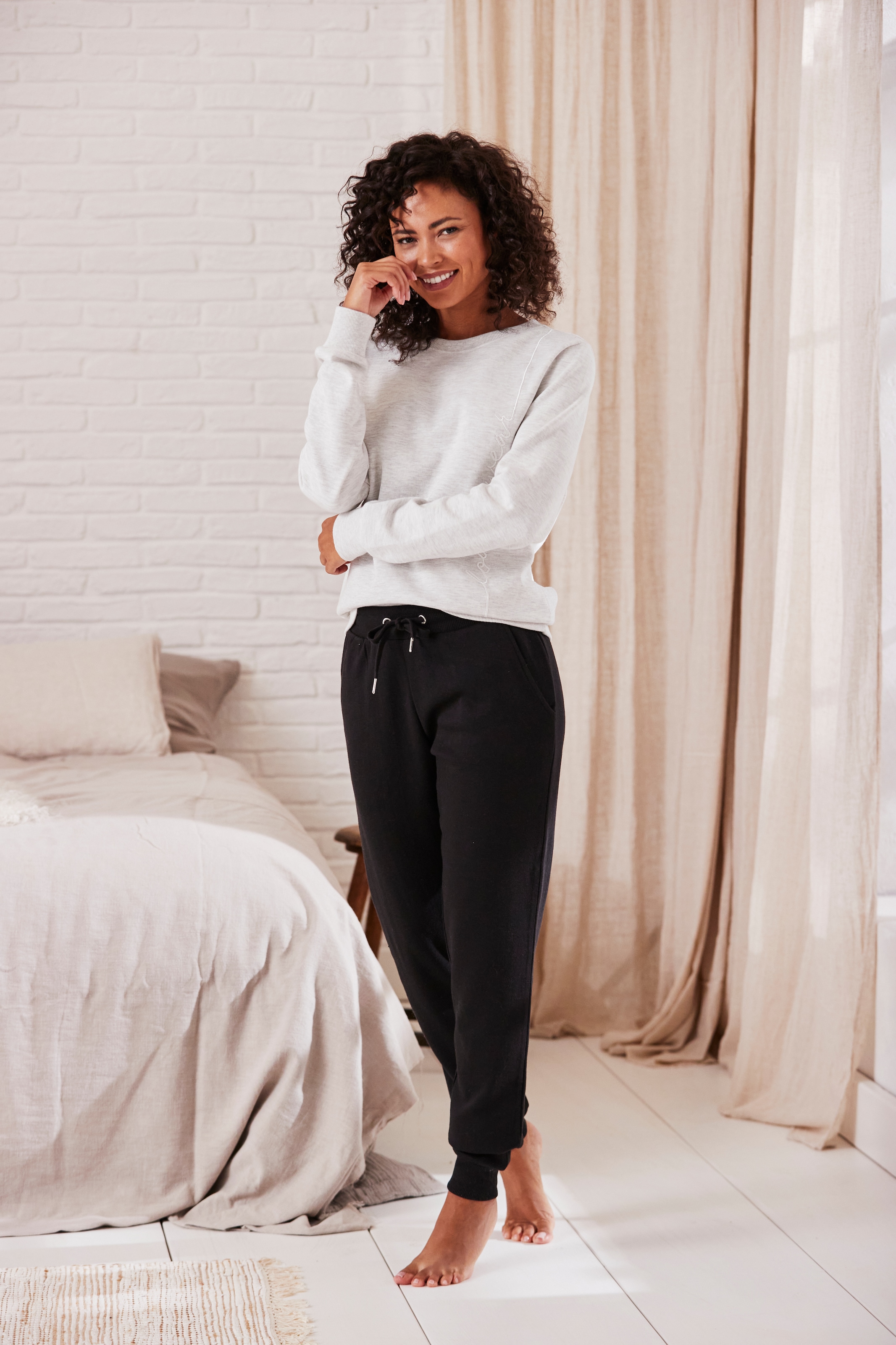 Vivance Loungehose, bequeme Loungehose mit seitlichen Taschen