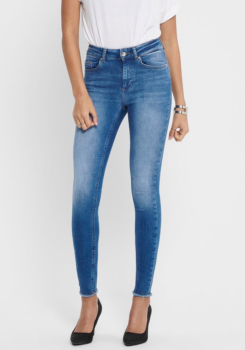 Image of ONLY Ankle-Jeans "ONLBLUSH – Ankle-Jeans mit offenen Säumen für moderne Looks" Abriebeffekte, modisch, skinny fit, Rundhals, regular fit