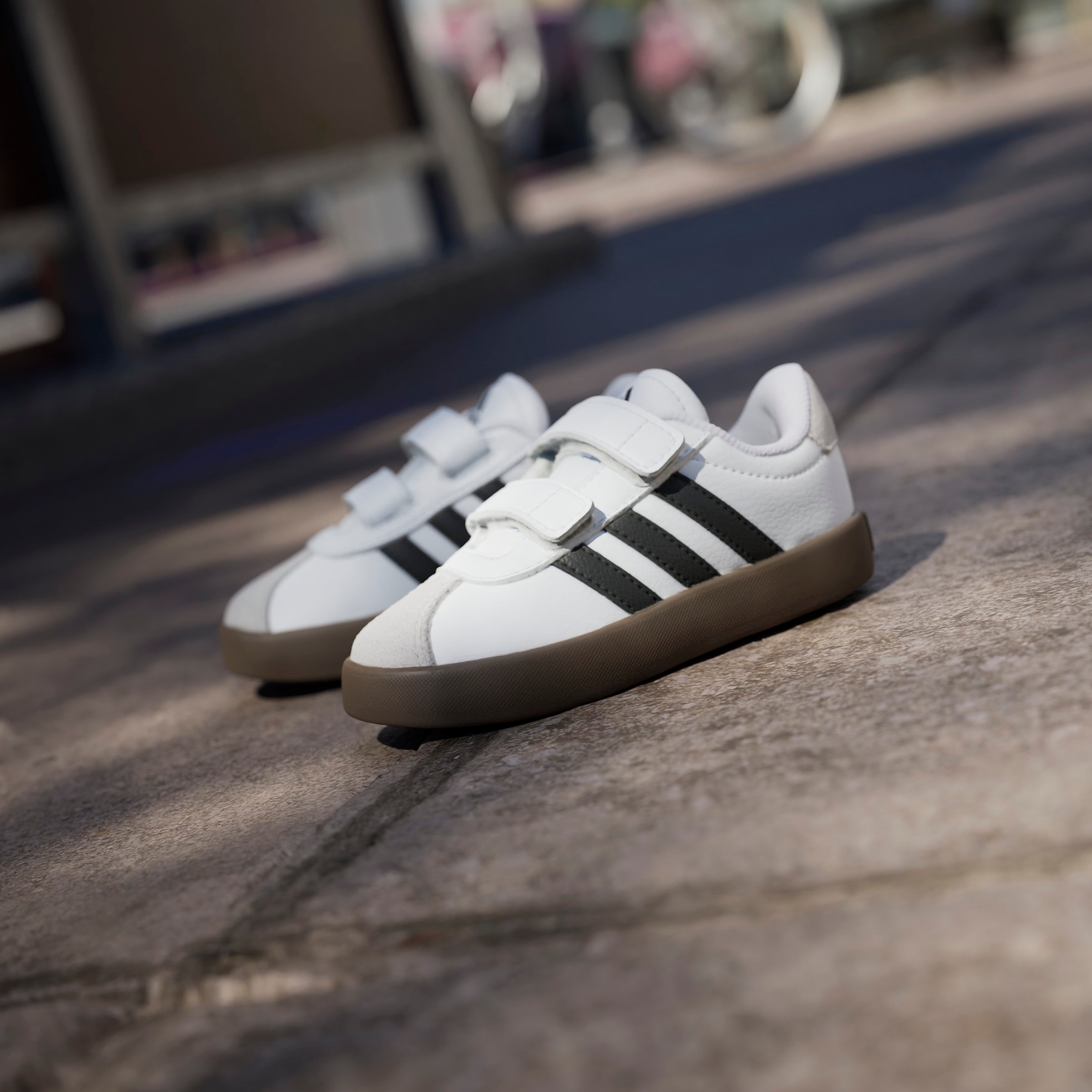 adidas Sportswear Chaussures à scratch »VL COURT 3.0 KIDS«  inspiriert vom Design des adidas samba, für Kinder