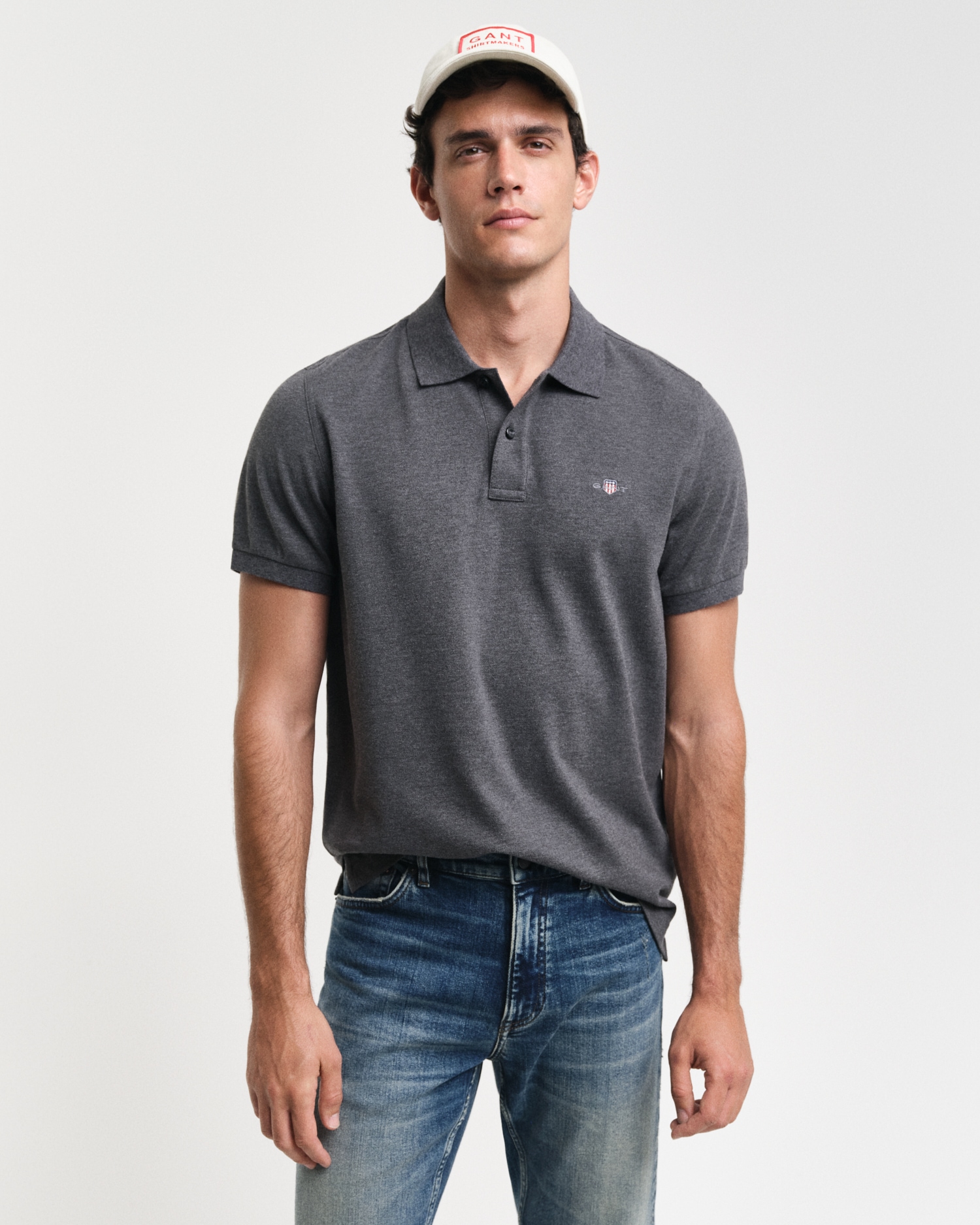 Image of Gant Poloshirt "REG SHIELD SS PIQUE POLO" mit Logo und Flachstrickkragen 100% Baumwolle Pique