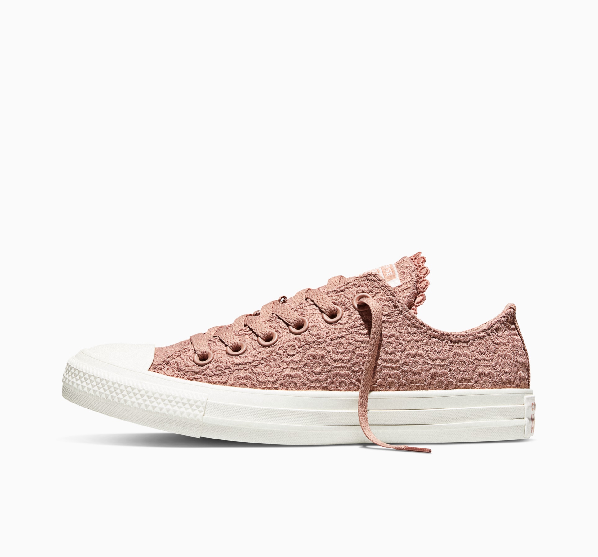 Converse Sneaker »CONVERSE CHUCK TAYLOR ALL STAR CROCHET FLORALS«  für sportlichen Look im Alltag, leicht profiliertes Laufsohlenprofil