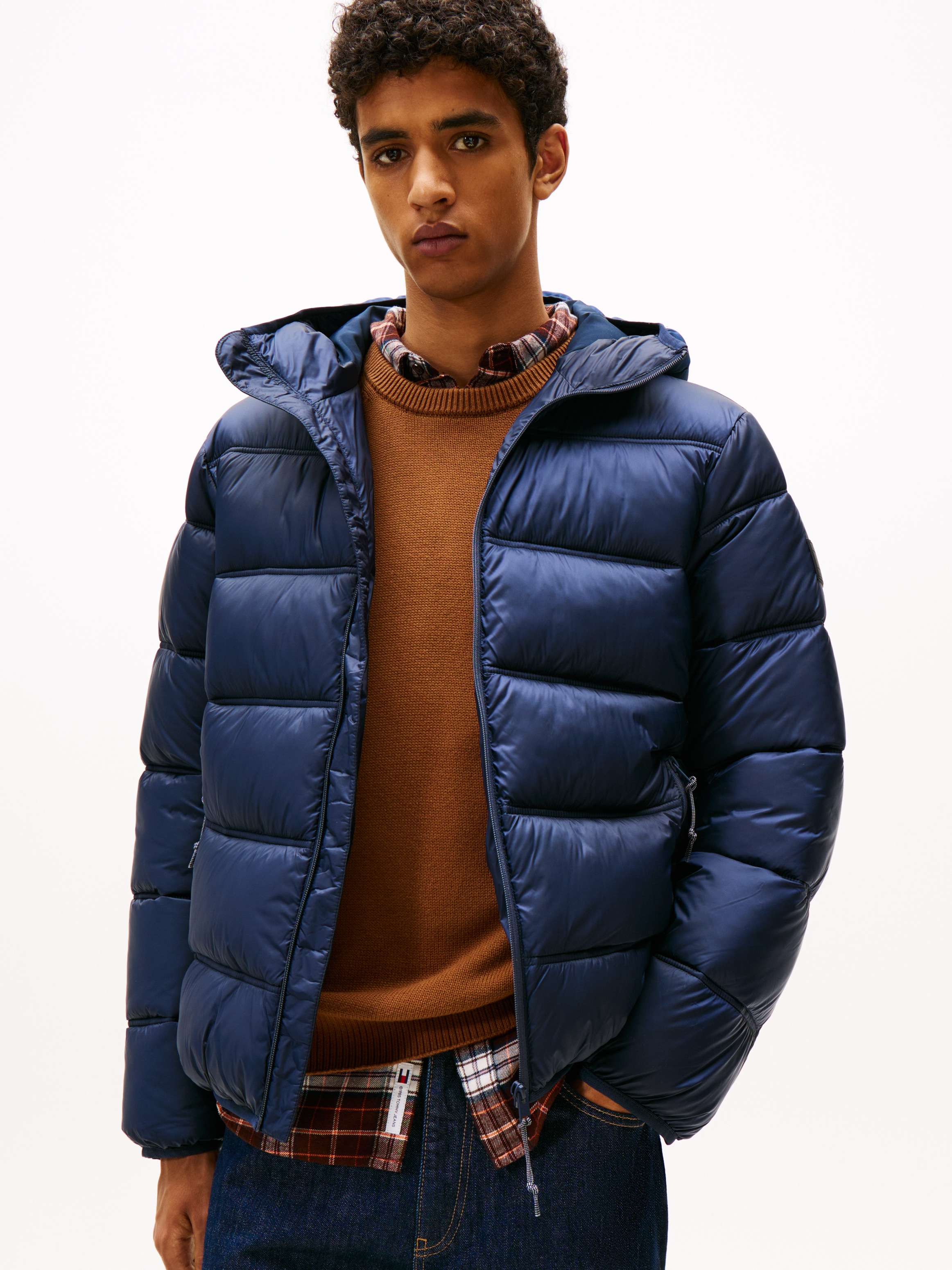 Image of Tommy Jeans Steppjacke "HOODED LOGO PUFFER" mit Kapuze Winterjacke Steppjacke W Regular fit mit Rundhalsausschnitt