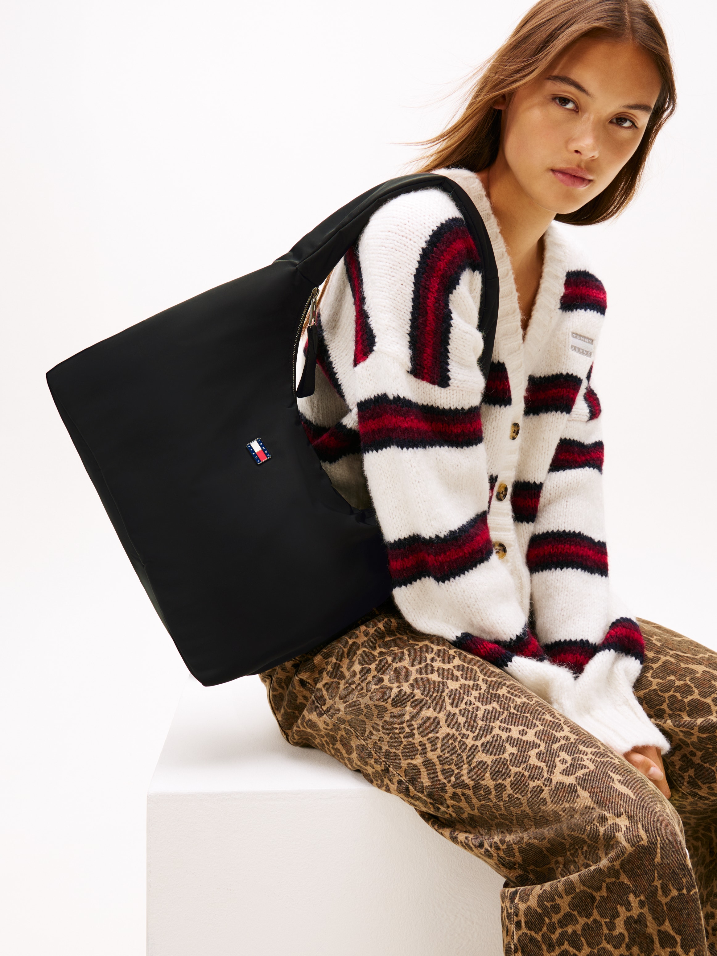 Tommy Jeans Hobo »TJW URBAN NYLON HOBO« , sac à bandoulière pour femme, minibag avec logo élégant,