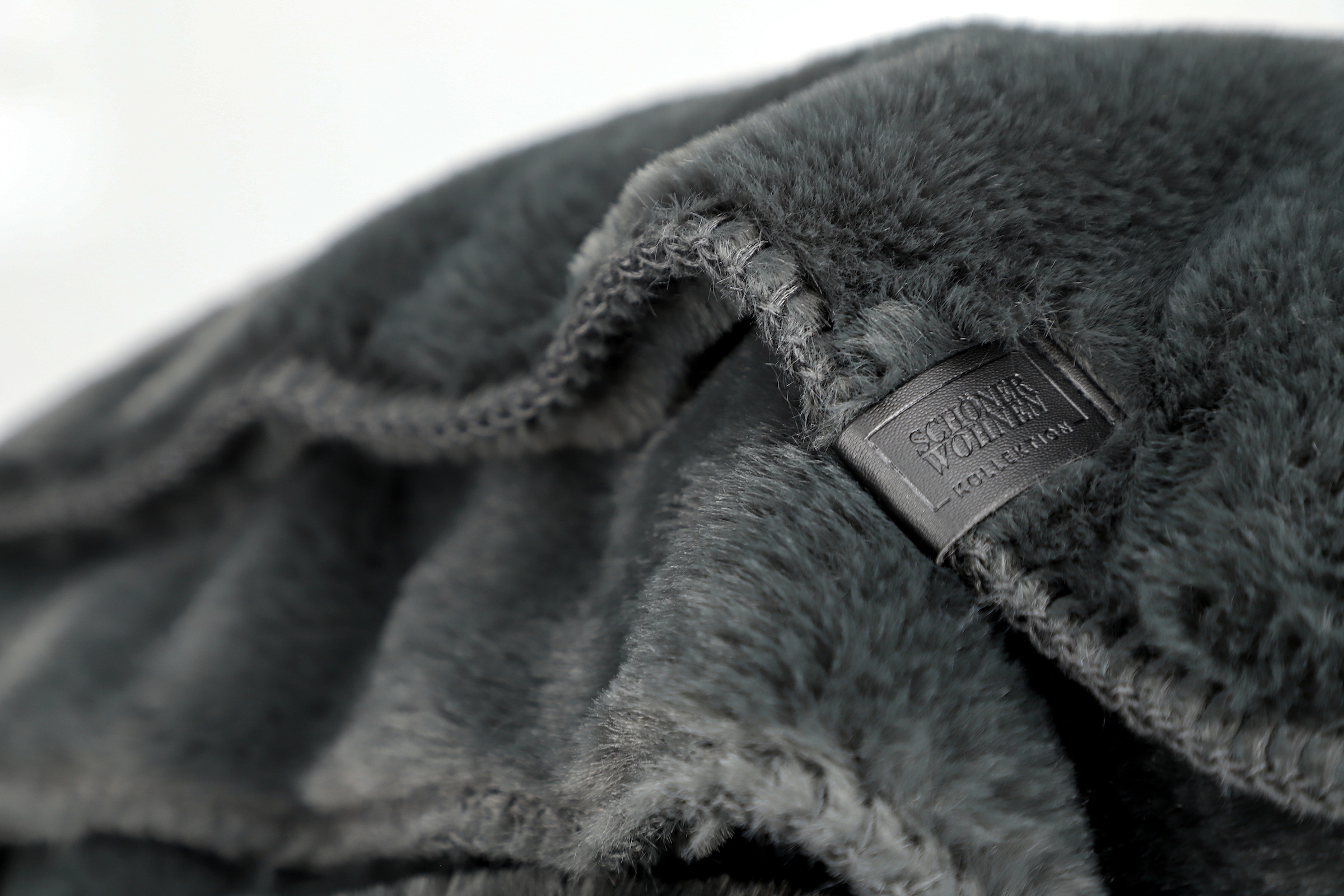 SCHÖNER WOHNEN-Kollektion Wohndecke »Chic« aus kuschligem Kunstfell