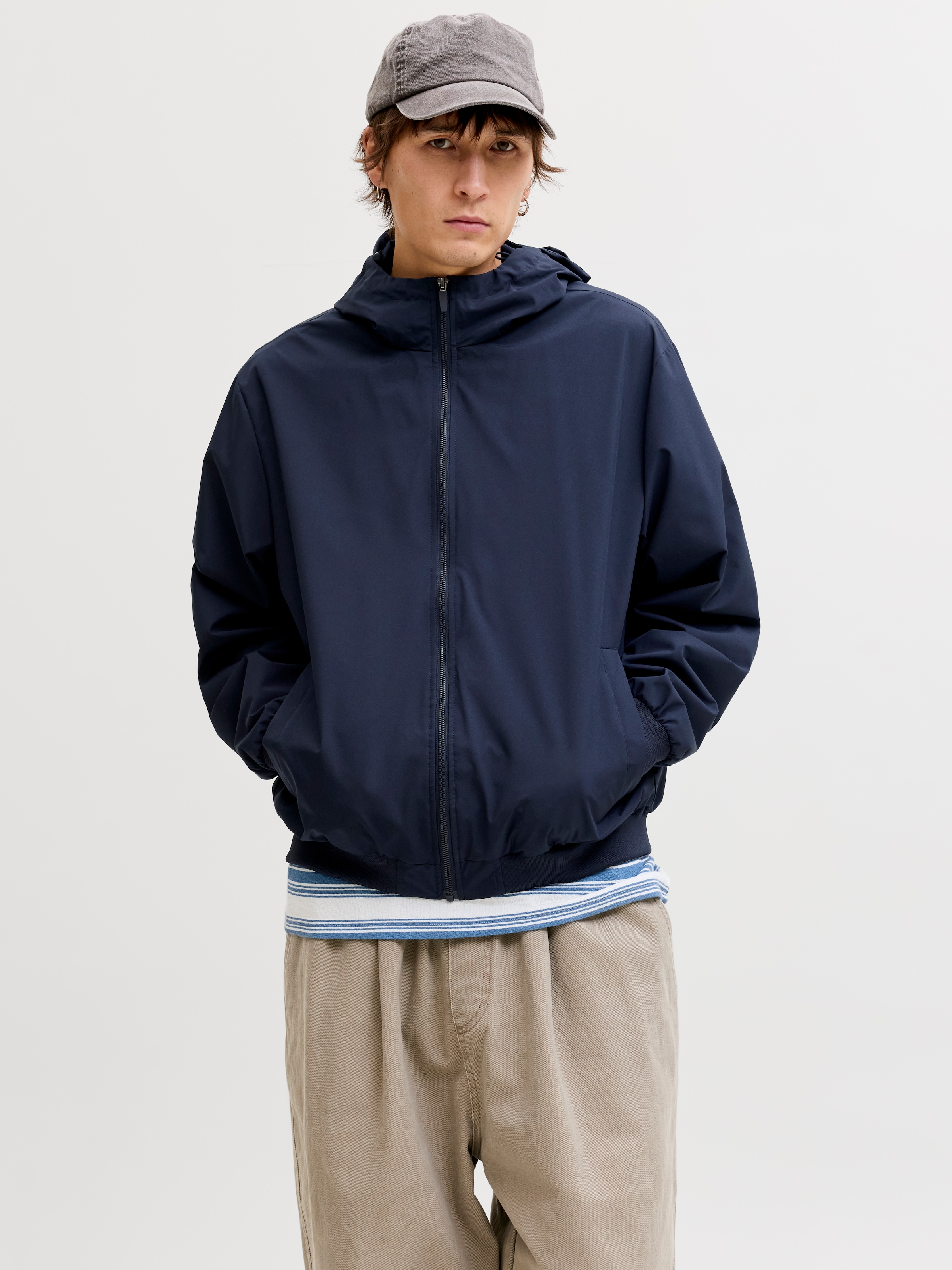 Image of Jack & Jones Blouson "JJECHARGE LIGHT JACKET HOOD NOOS" mit Kapuze mit Kapuze