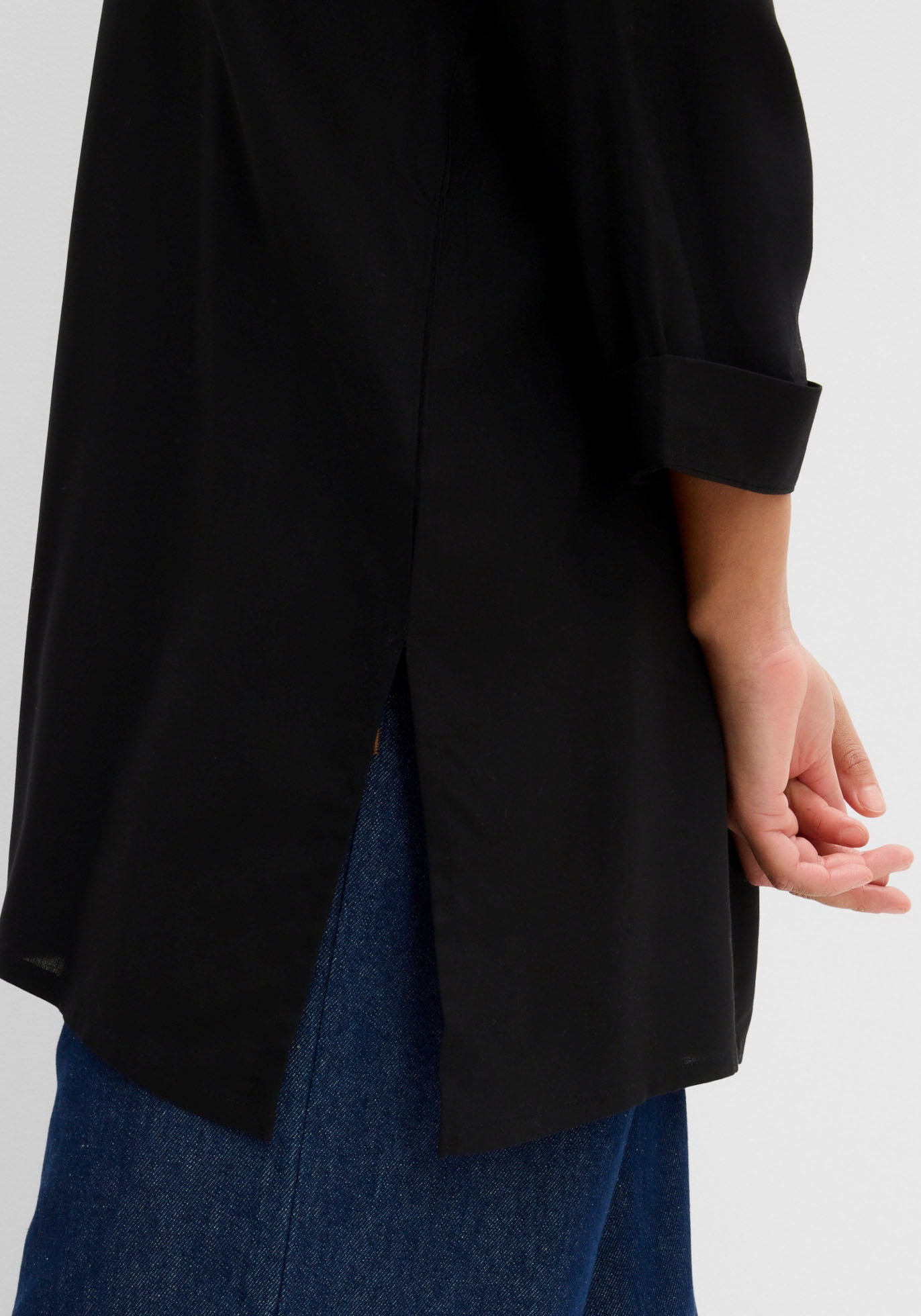 bonprix Shirtbluse »Blusenshirt aus reiner Viskose« Oversize-Passform, mit Zipfelsaum, mit Ausschnittdetail, 3/4-Ärmel
