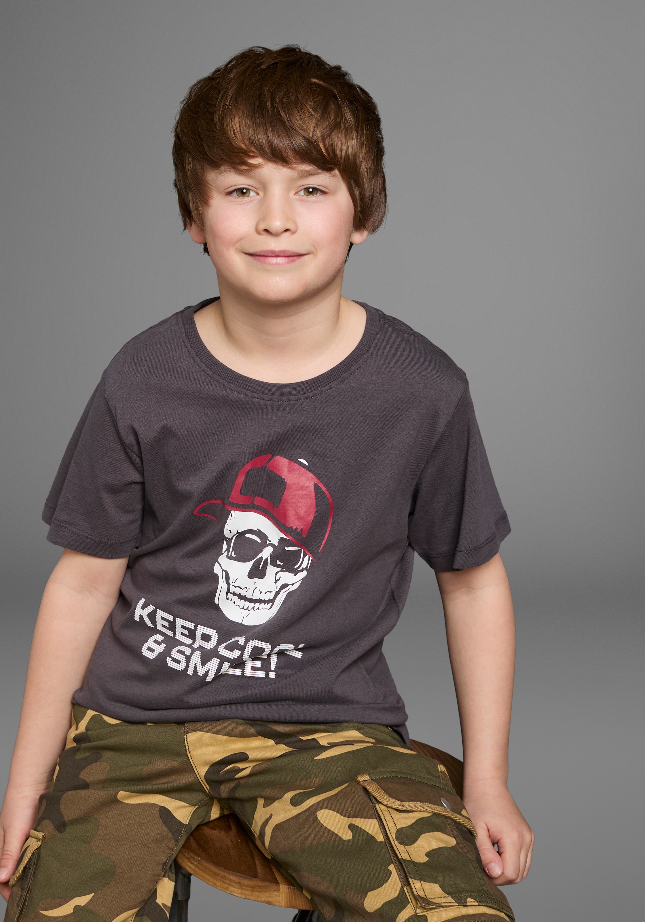 KIDSWORLD T-Shirt »Mit Sprüche-Print: KEEP COOL...«, kurzärmelig, basic geschnitten, Rundhalsausschnitt, aus Baumwolle