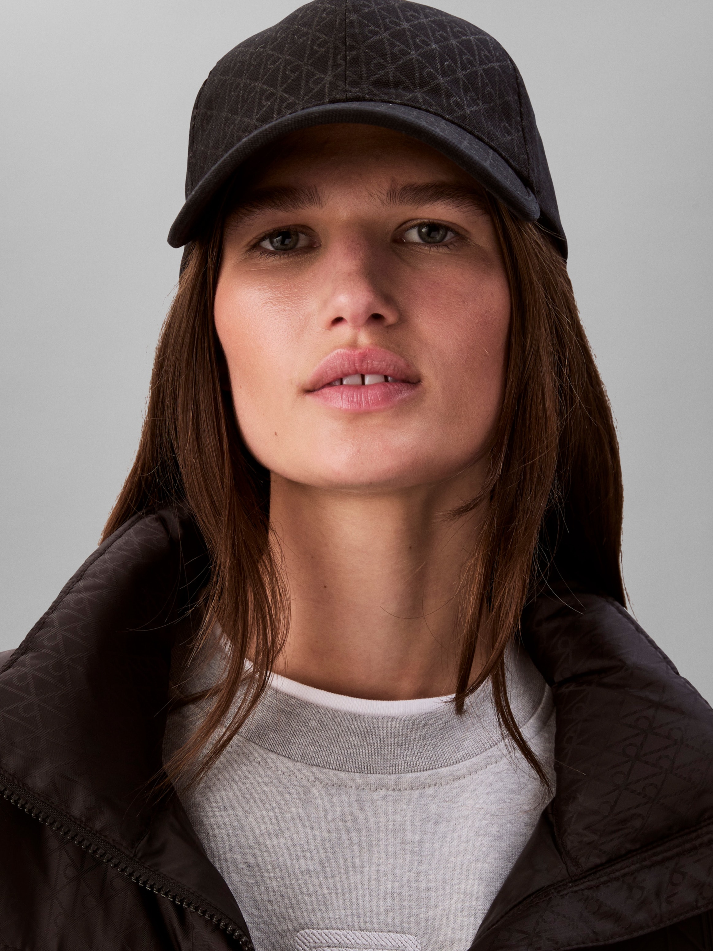 Calvin Klein Casquette de baseball »EMBLEM PRINT w LEATHER PATCH CAP« Coupe régulière et taille ajustable