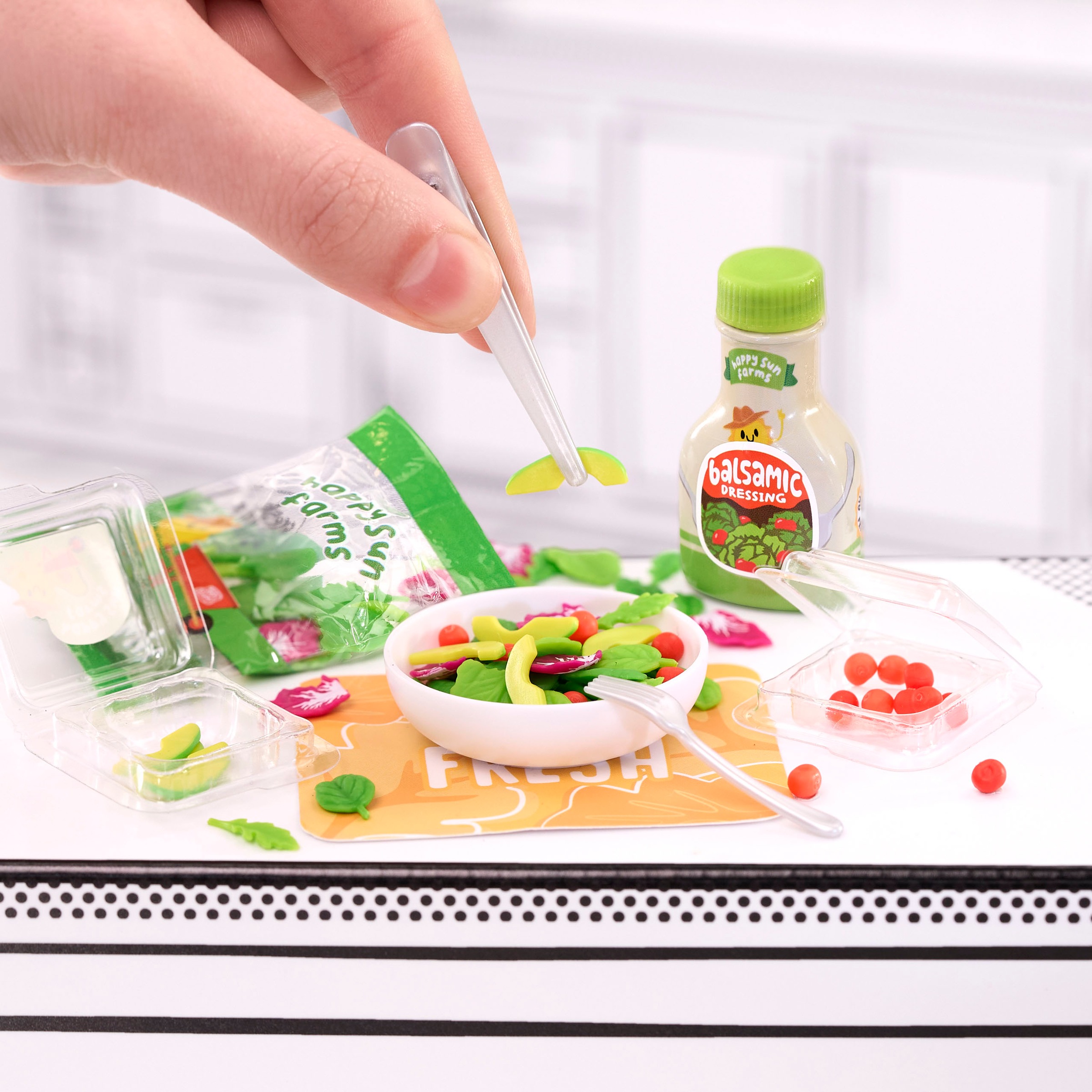 MGA ENTERTAINMENT Set créatif »MGA's Miniverse - Make It Mini Foods: Cafe in PDQ Series 3B« sortierte Lieferung