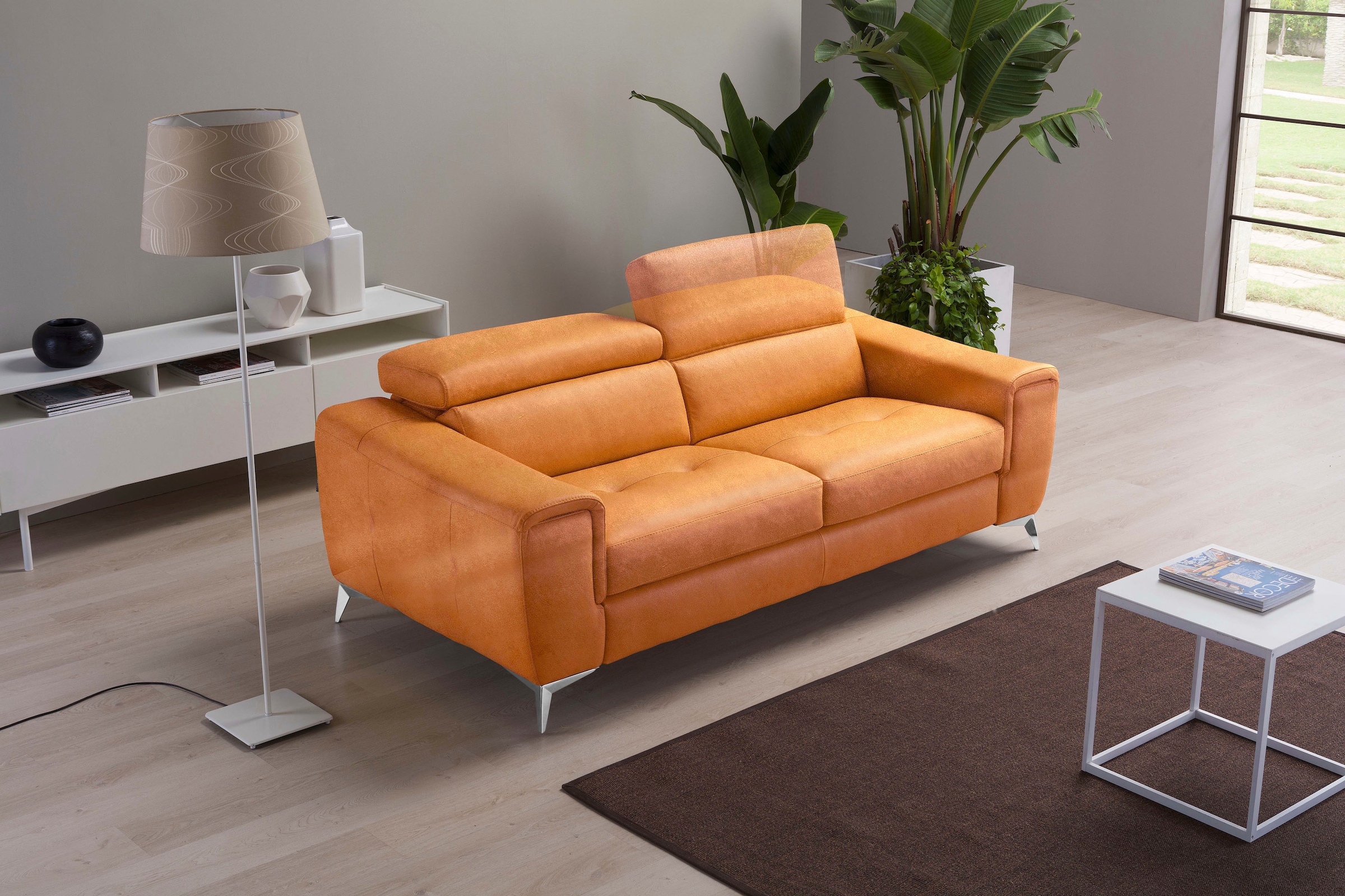 Egoitaliano 2,5-Sitzer »Francine, Designsofa, Loungesofa, Breite 213 cm, Fussfarbe chrom« Designfuss, Luxus-Microfaser Lederoptik, cognac