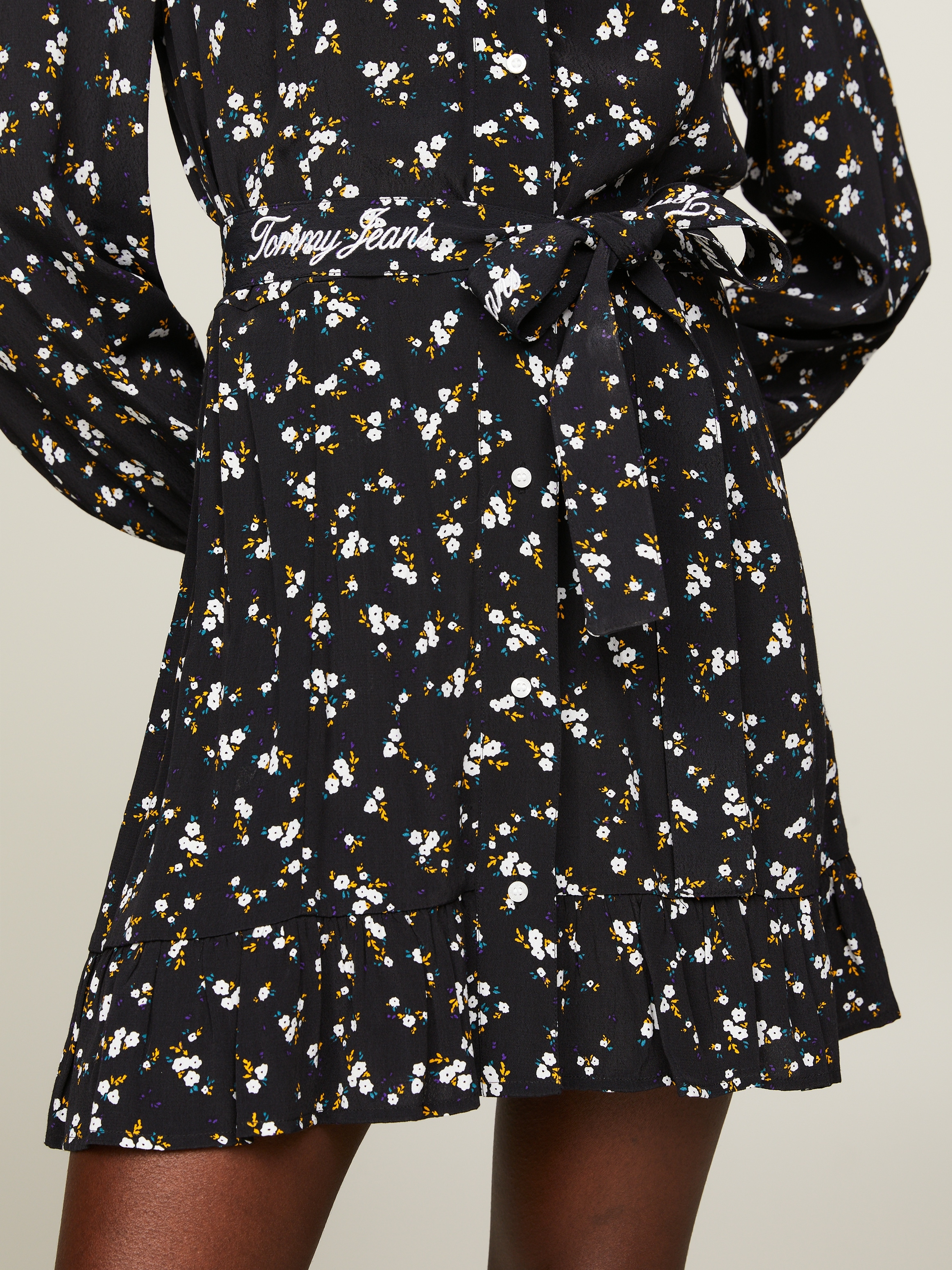 Tommy Jeans Shirtkleid »TJW MINI FLORAL BELTED DRESS EXT«, mit Tommy Jeans Logo Schriftzug