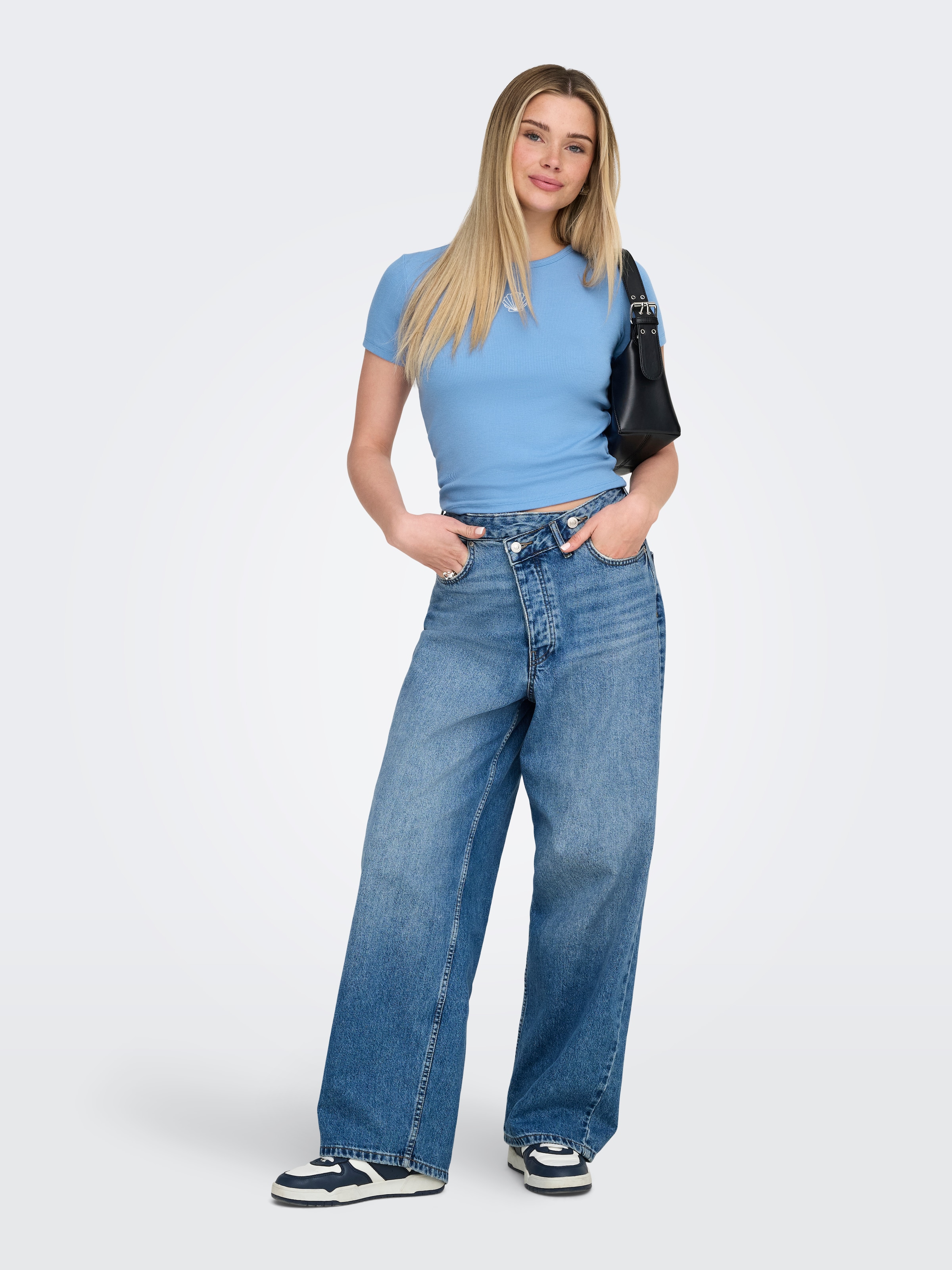 ONLY Kurzarmshirt »ONLELVA JUNE EMB S/S TEE JRS NOOS«