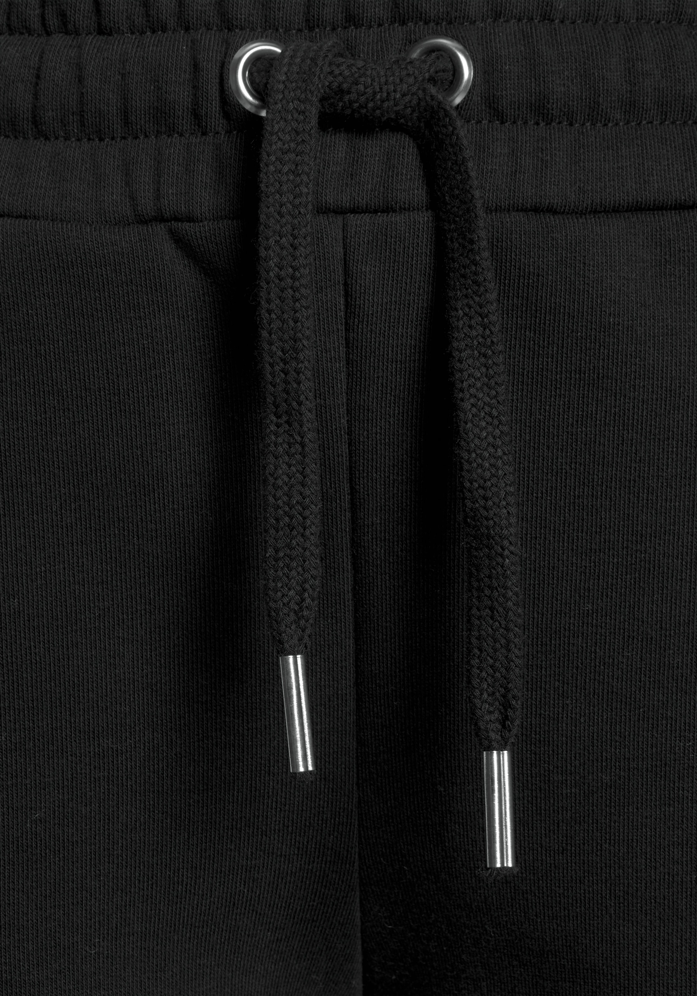 Bench. Relaxhose, mit Logostickerei