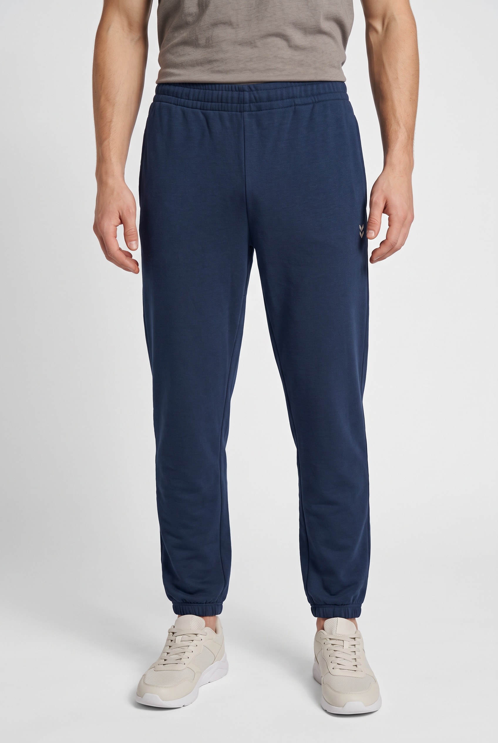 Image of hummel Jogginghose "HMLPULSE SWEAT PANTS" mit gesticktem Chevron-Logo, aus Baumwolle und Polyester