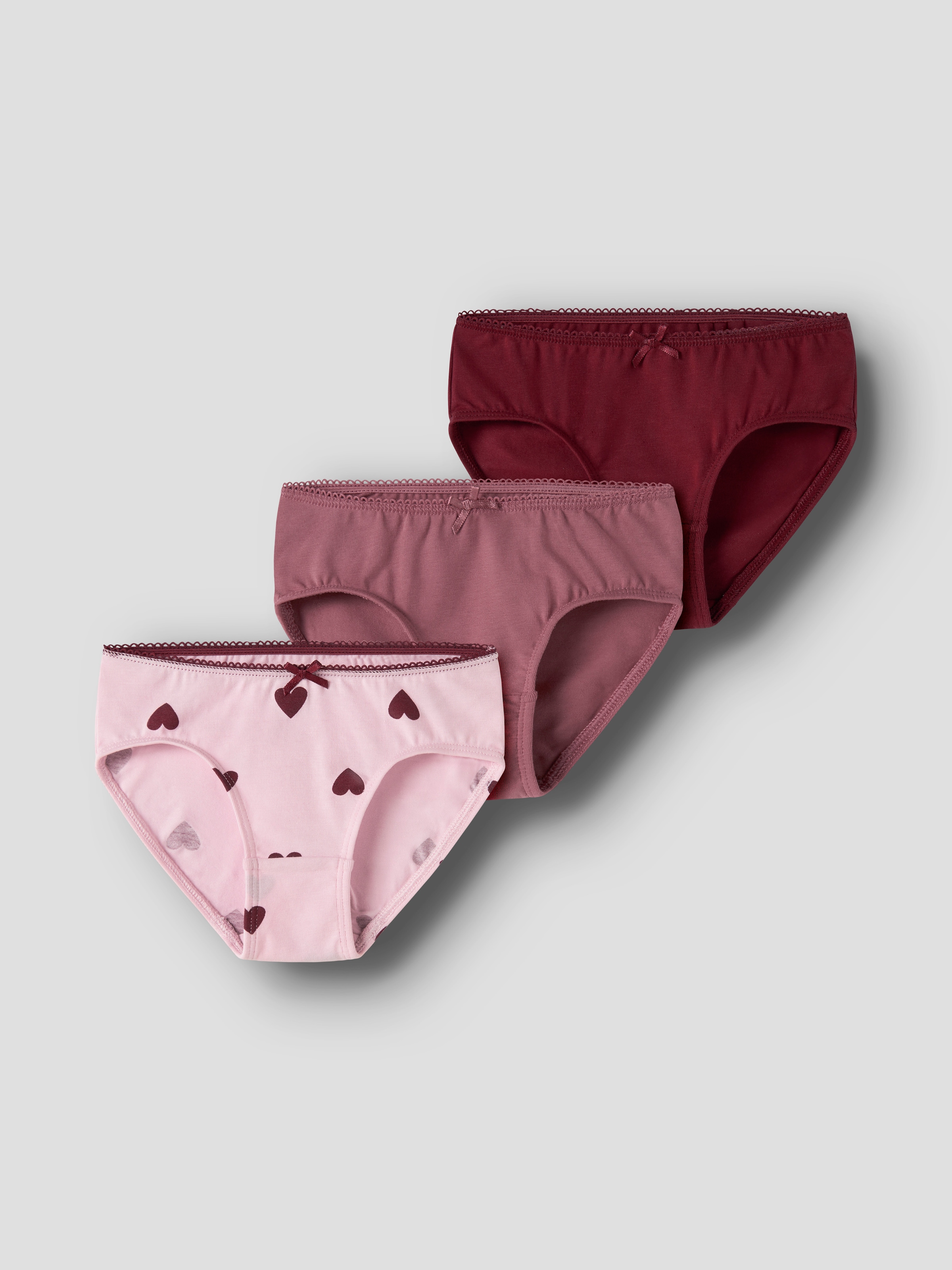 Image of Name It Slip "NMFBRIEFS 3P CUTIE HEART" Packung, 3 Stk. Baumwollmischung, 2x uni und 1x bedruckt im Set