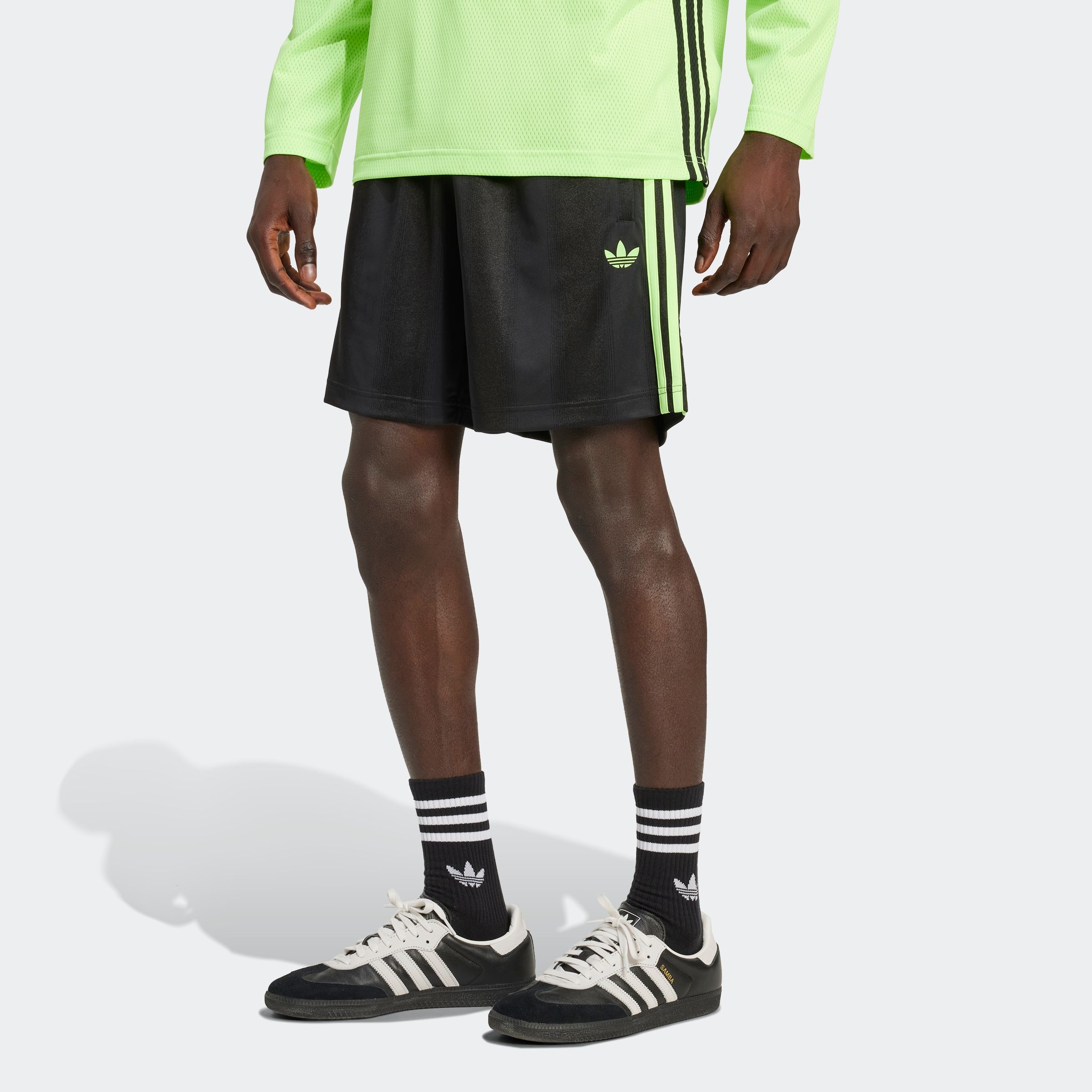 Image of adidas Originals Shorts "ADIDAS ADICOLOR JACQUARD" lockere Passform, mit Kordelverschluss, mit 3-Streifen an den Seiten