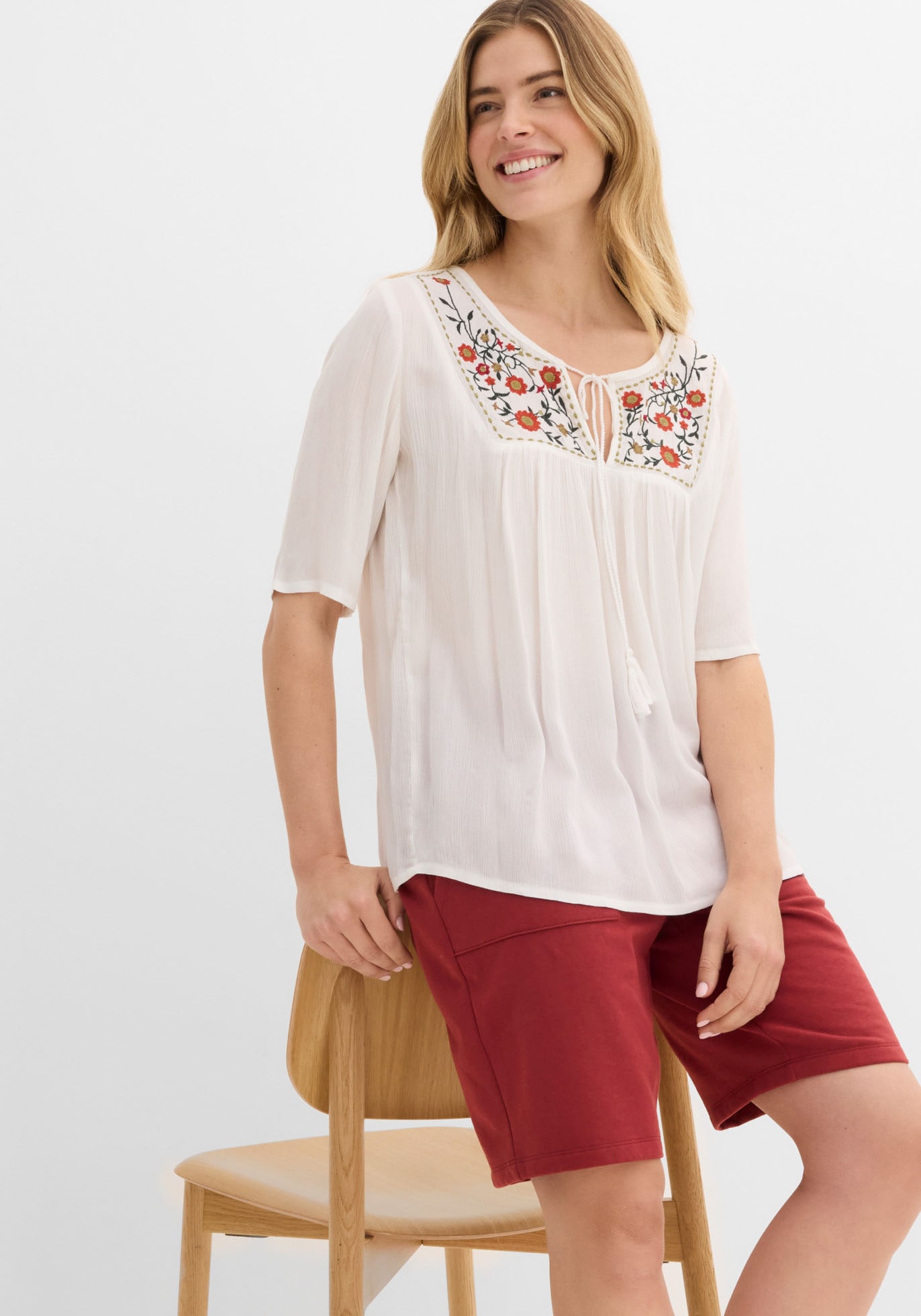 bonprix Tunika Casual Stil, A-Linie Passform, Kurzarm-Design, mit Stickerei