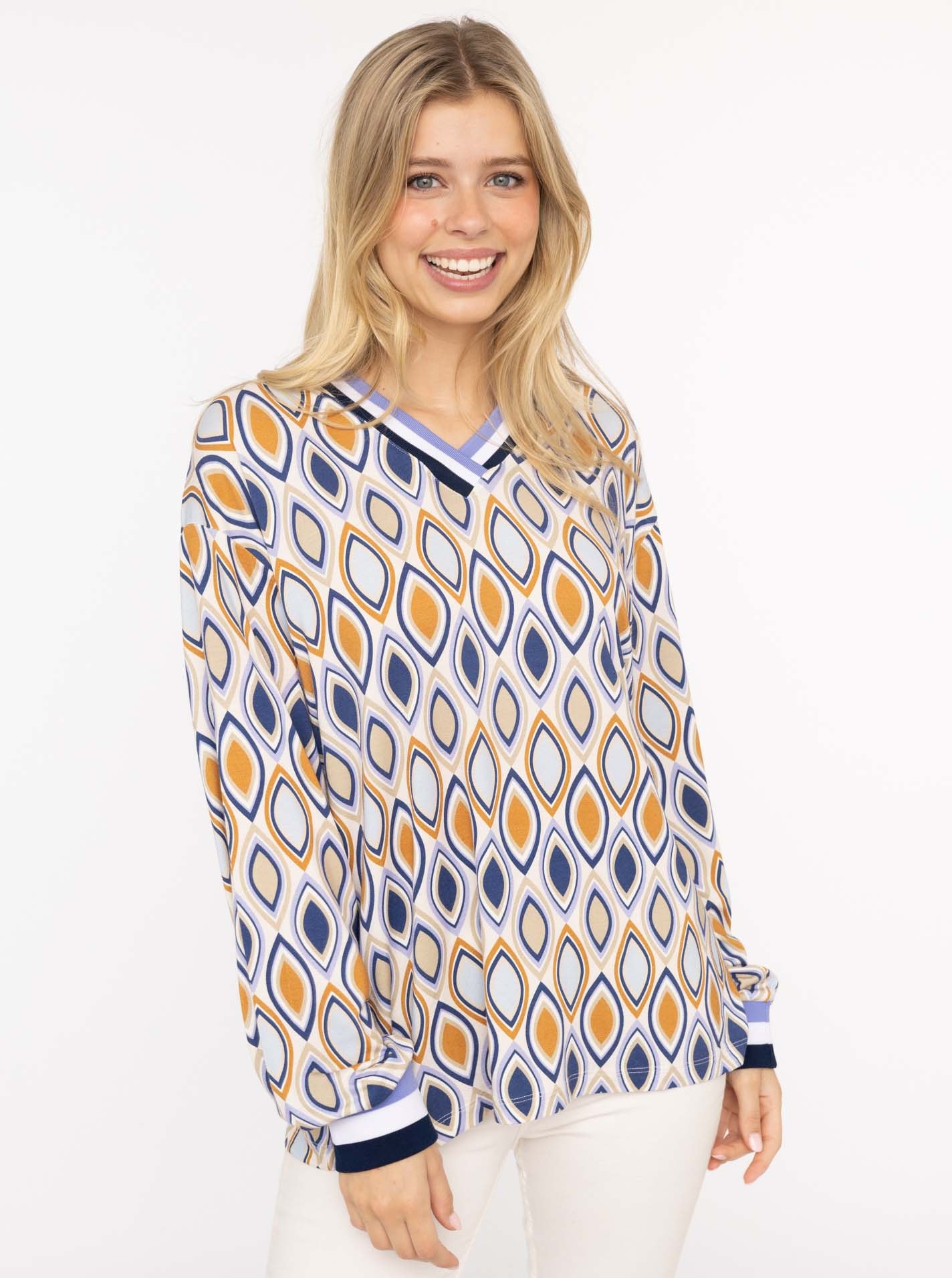 Image of Zwillingsherz Blusenshirt ""Ornament"" langärmlig, V-Neck, Ornament-Print, sportive Bündchen