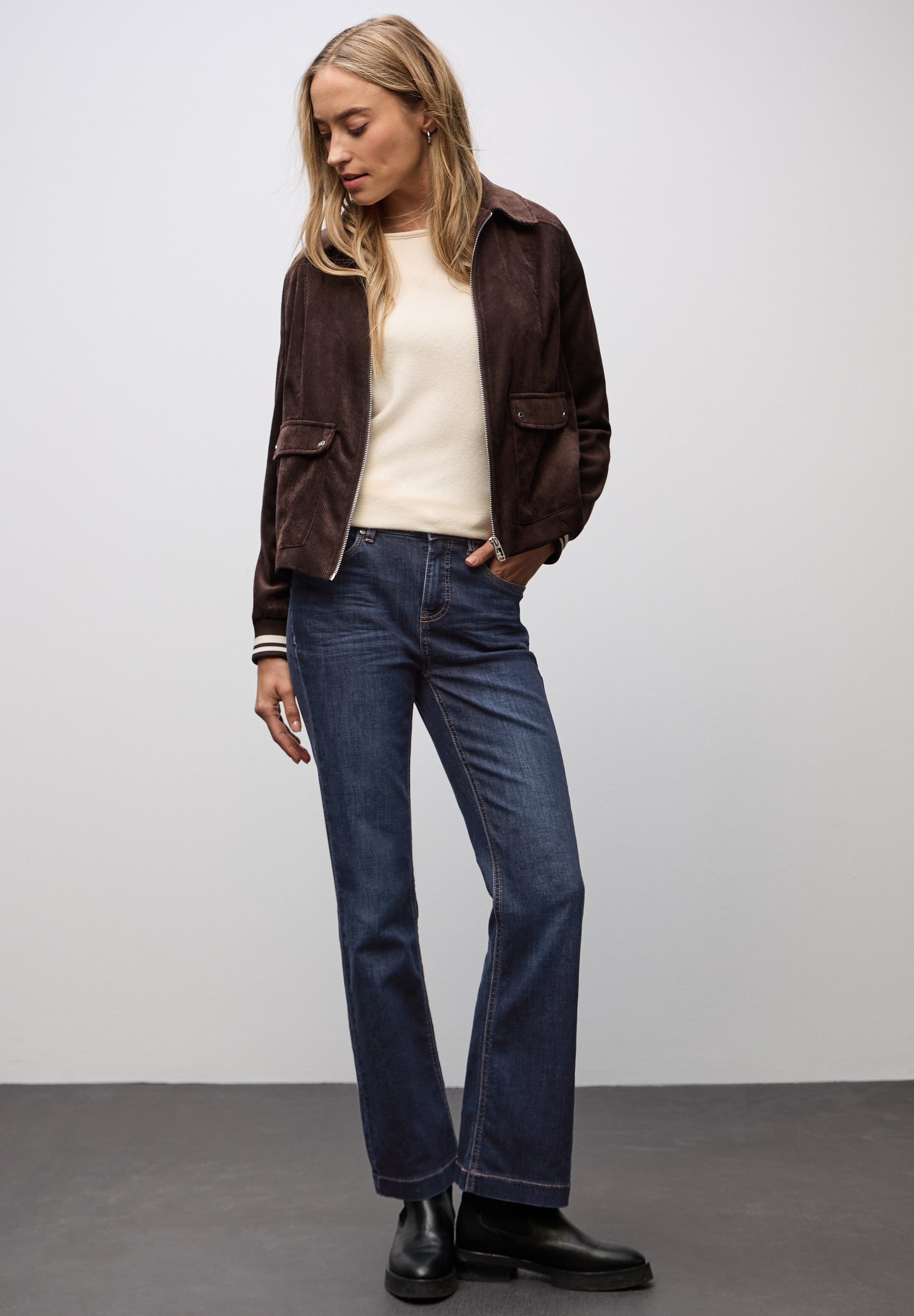 STREET ONE Bootcut-Jeans mit Stretch