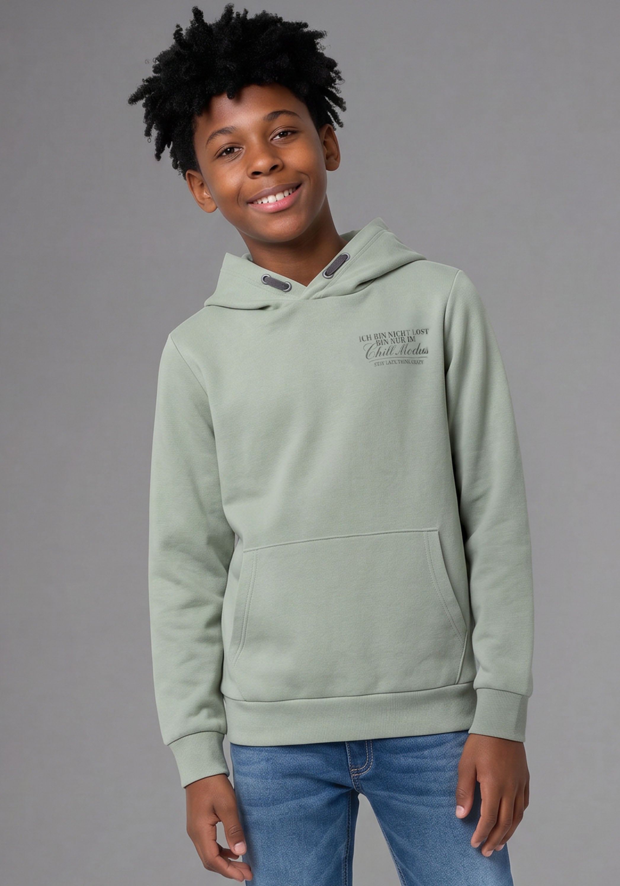 KIDSWORLD Kapuzensweatshirt »Hoodie mit Spruch vorne und hinten«, mit Kapuze, Langarm, hüftbedeckend, mit Kängurutasche

