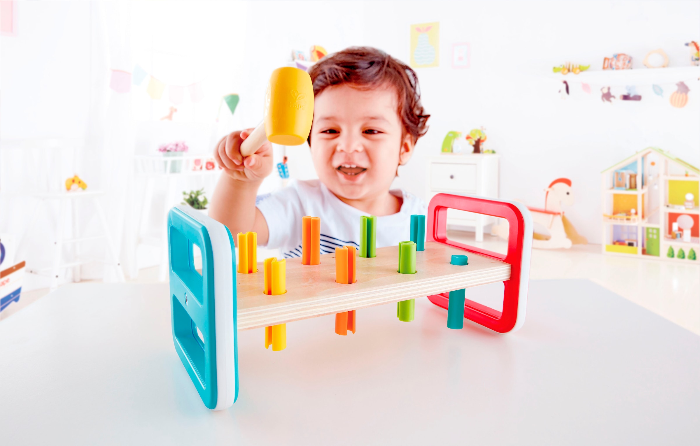 Hape Banc de frappe »Regenbogen-Klopfbank«