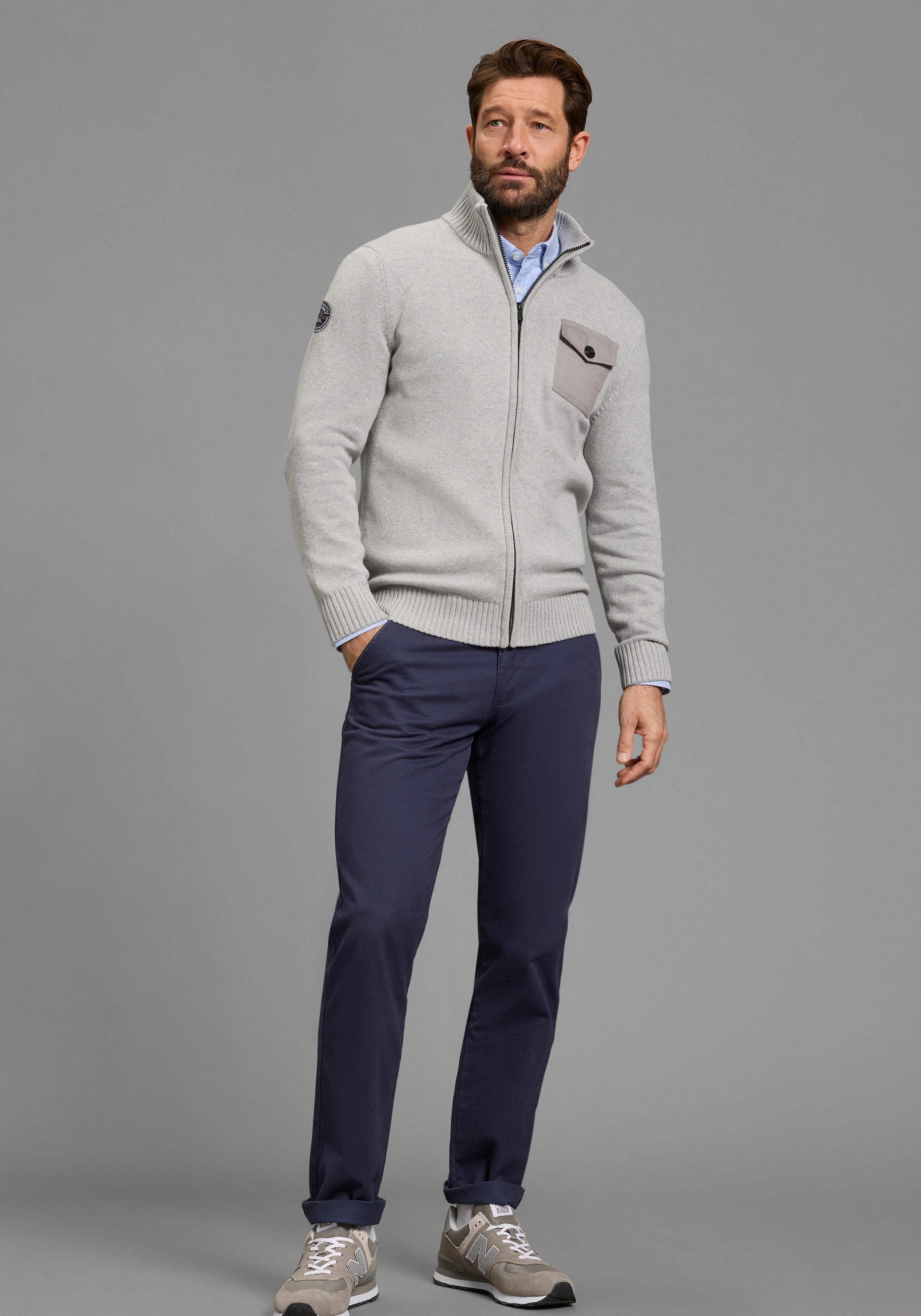 Image of Mans World Strickjacke "Highlight mit Tasche und Badge" casual Stil, mit Reissverschluss, Langarm, melierte Optik