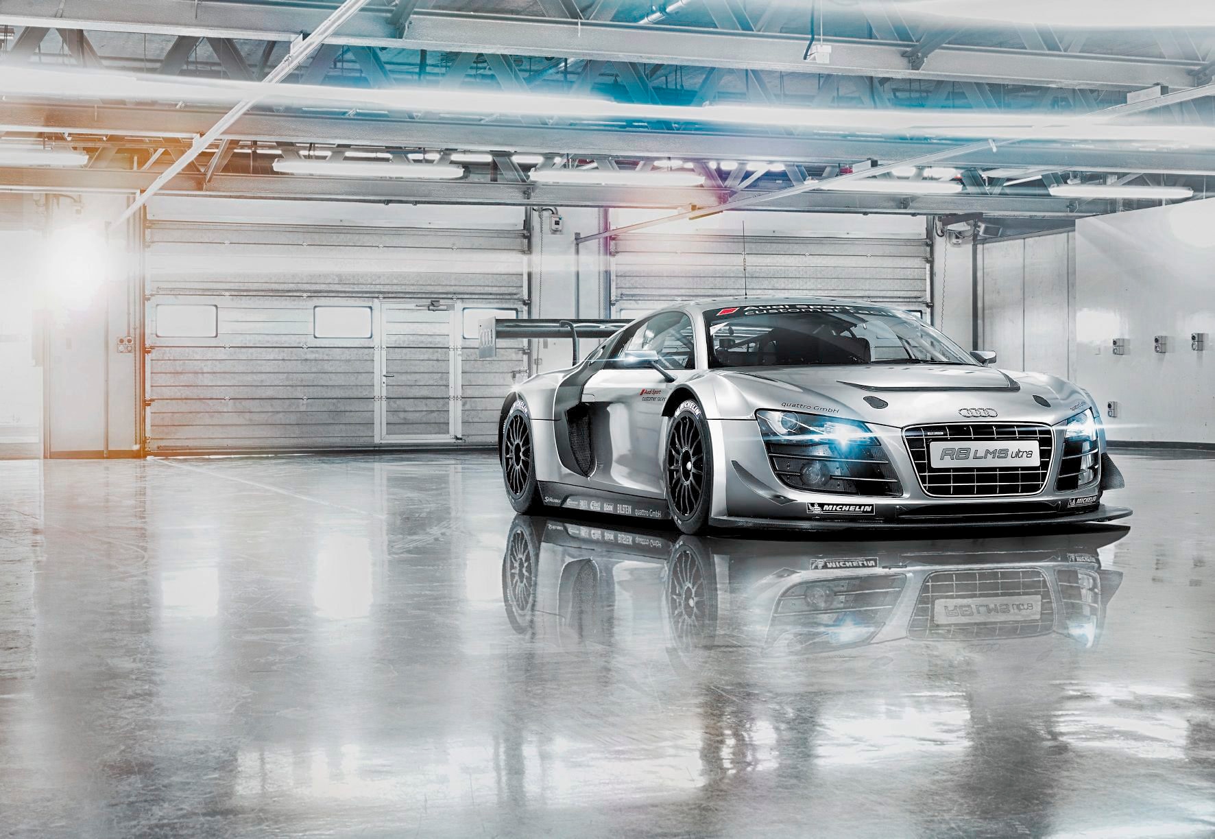Image of Komar Fototapete "Audi R8 Le Mans - Grösse 368 x 254 cm" bedruckt glatt Wohnzimmer, Schlafzimmer
