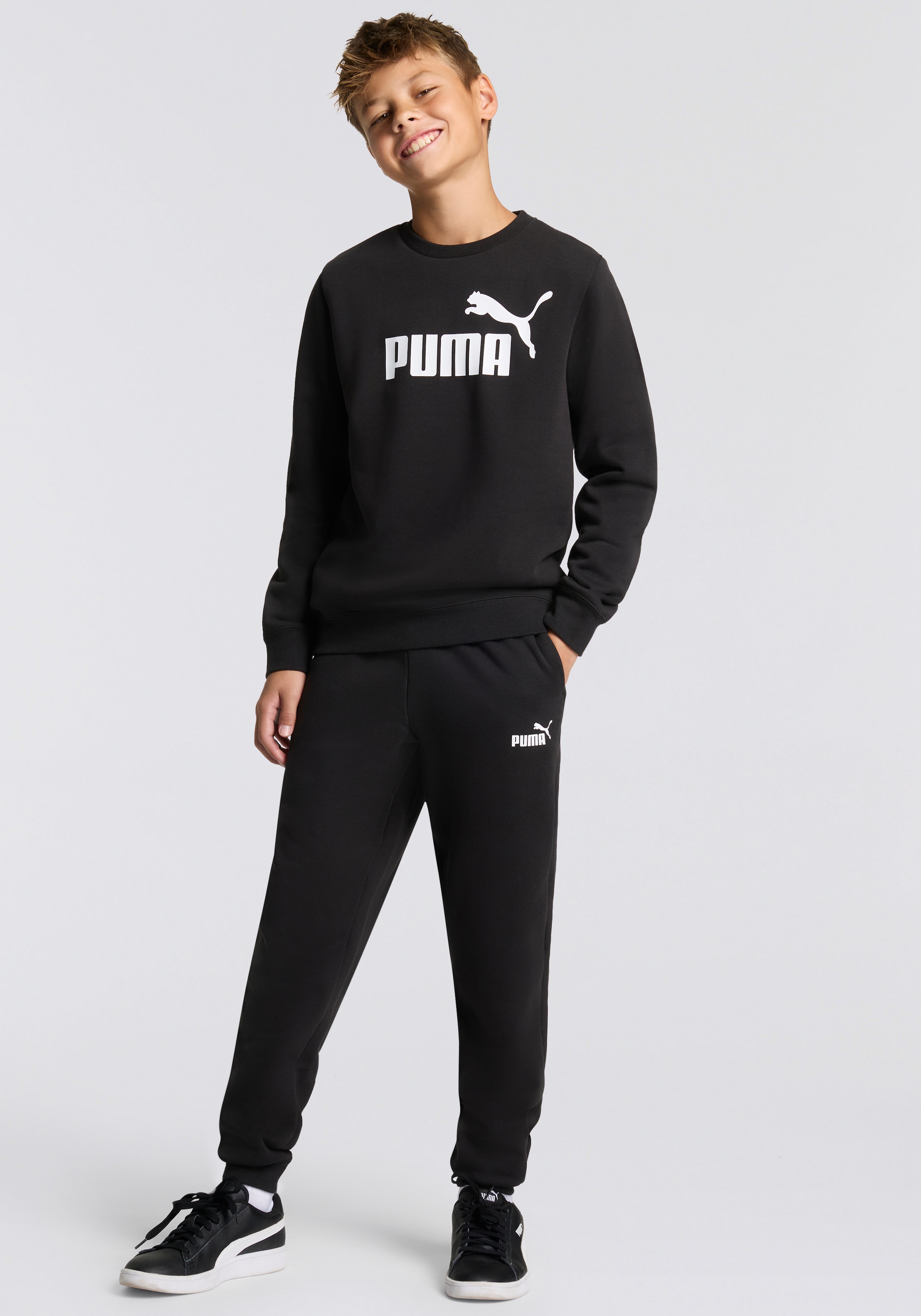 Image of PUMA Trainingsanzug "ESS NO1 LOGO CREW SWEAT SUIT FL B" 2 Stk. zweiteilig, entspannte Passform, ohne Kapuze