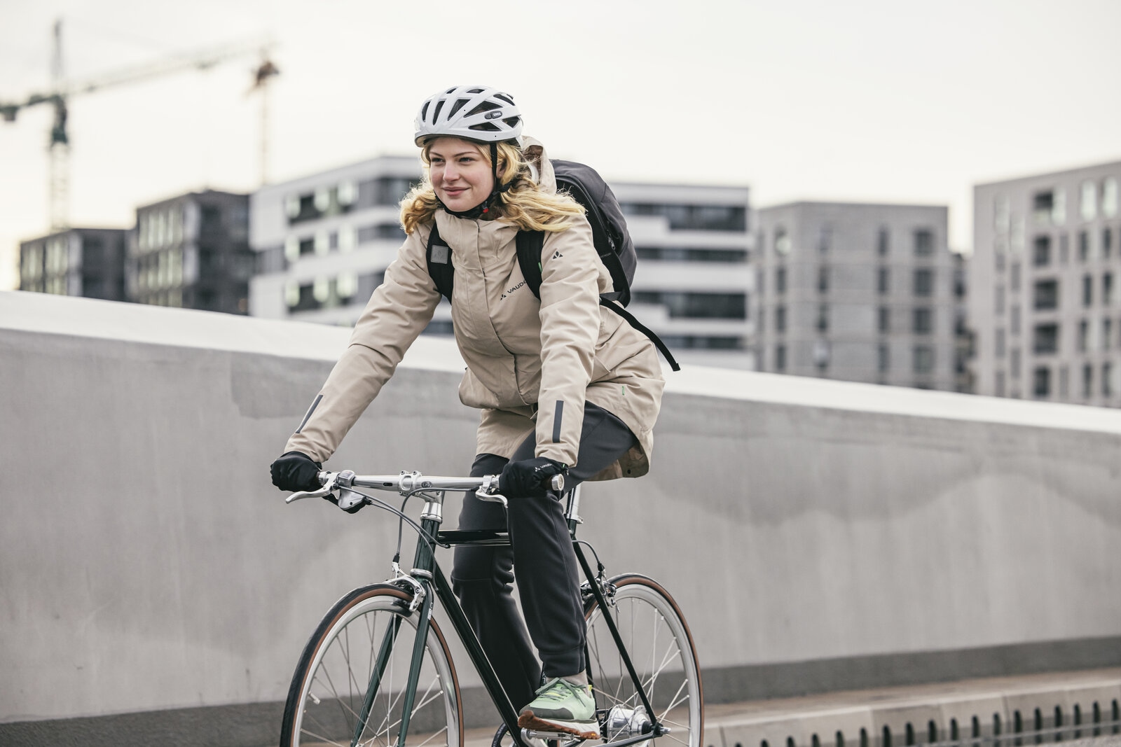 VAUDE Funktionsmantel »WOMEN'S CYCLIST PADDED PARKA II«, (1 tlg.), wattiert