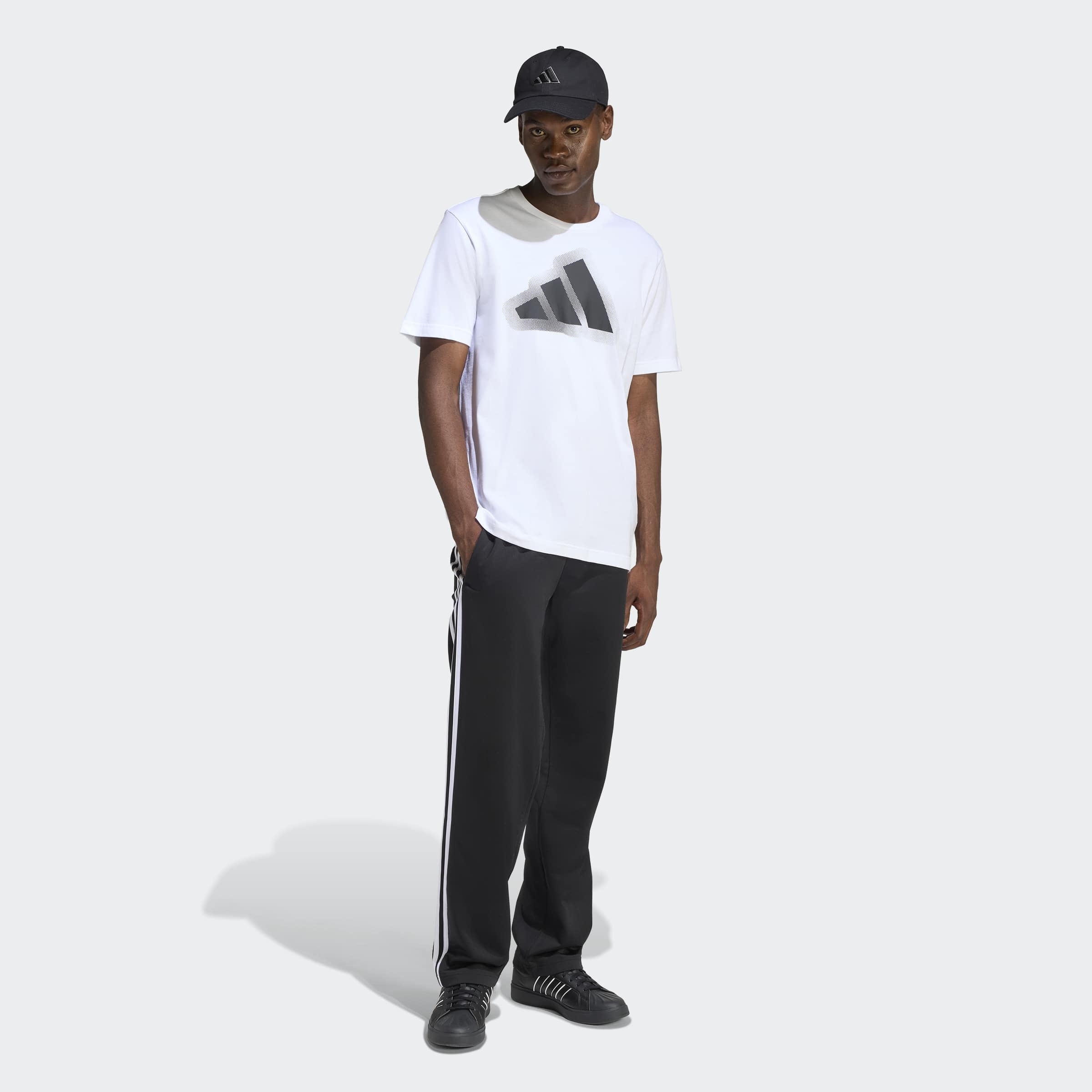 adidas Sportswear T-shirt »M MOD ESS T« pour adultes, avec encolure ronde, longueur normale