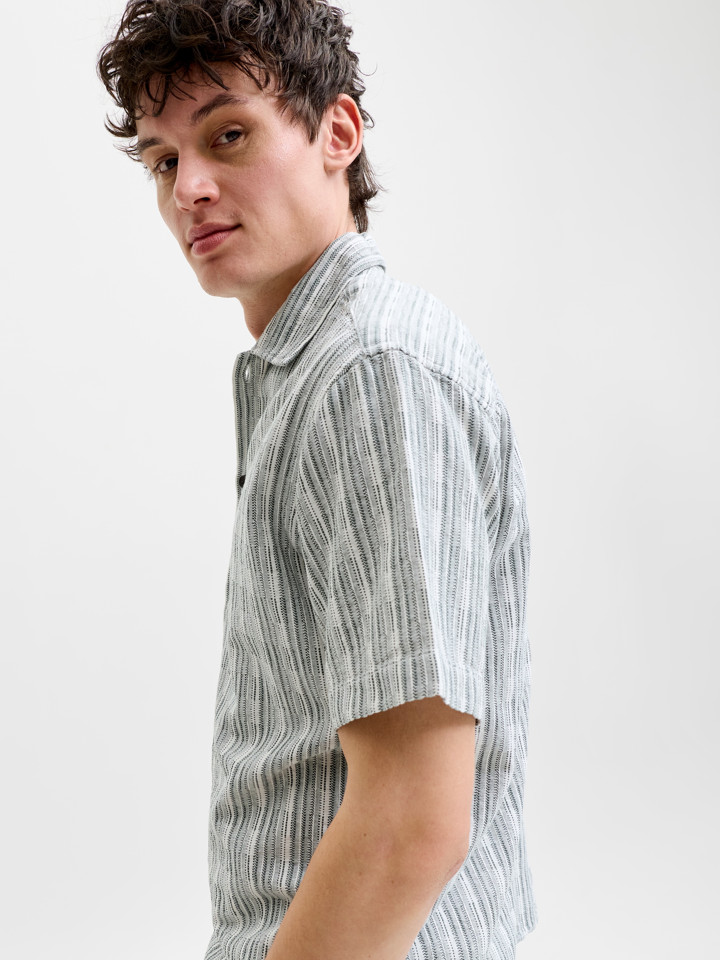 Jack & Jones Kurzarmhemd »JPRBLUTIAGO STRUCTURE SS RESORT SHIRT SN« Baumwolle, locker geschnitten