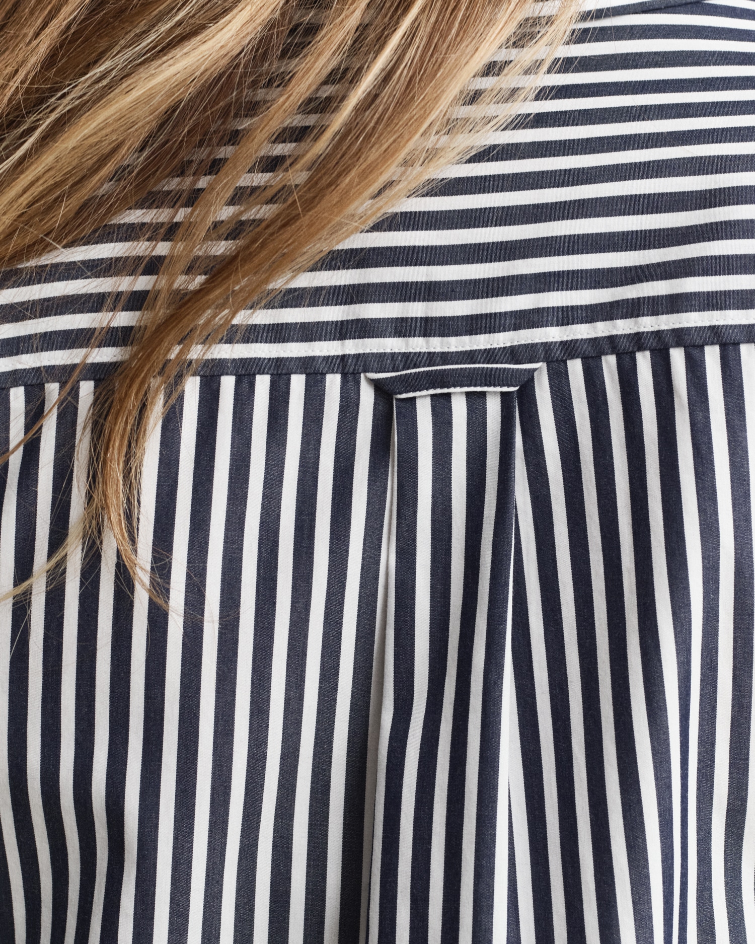 Gant Blouse chemise »REG POPLIN STRIPED SHIRT« mit einer kleinen Logostickerei auf der Brust