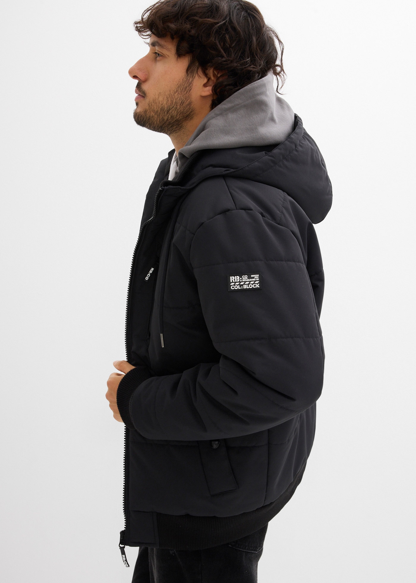 bonprix Veste matelassée »Winter-Steppjacke in Blousonform mit Kapuze« Winter-Steppjacke in Blousonform mit Kapuze