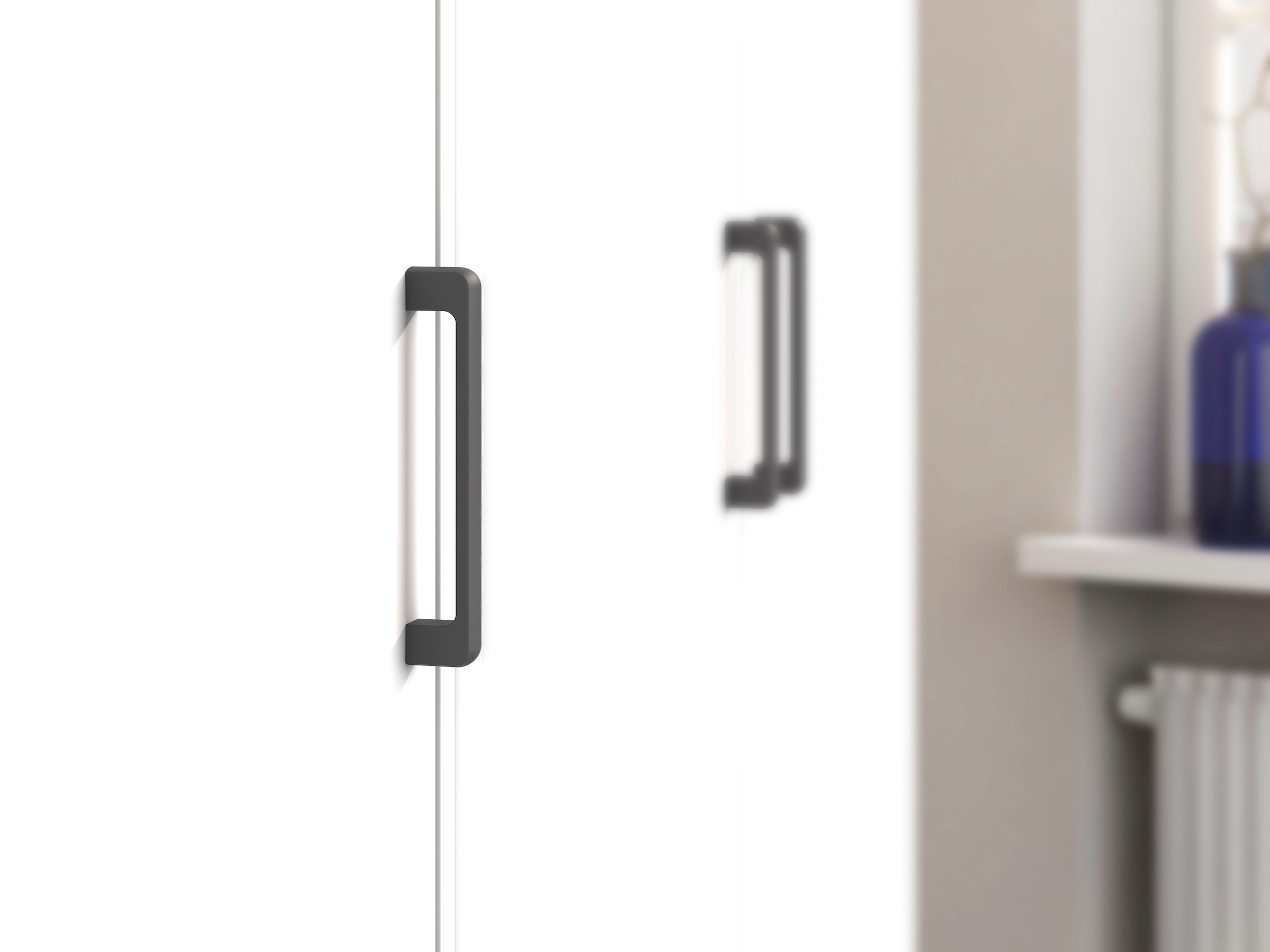 rauch Kleiderschrank »Drehtürenschrank Schrank Garderobe Wäscheschrank VOYAGER« in 3 verschiedenen Ausstattungen BASIC/CLASSIC/PREMIUM,  mit 2 modernen Griffvarianten, mit Aussenschubladen MADE IN GERMANY