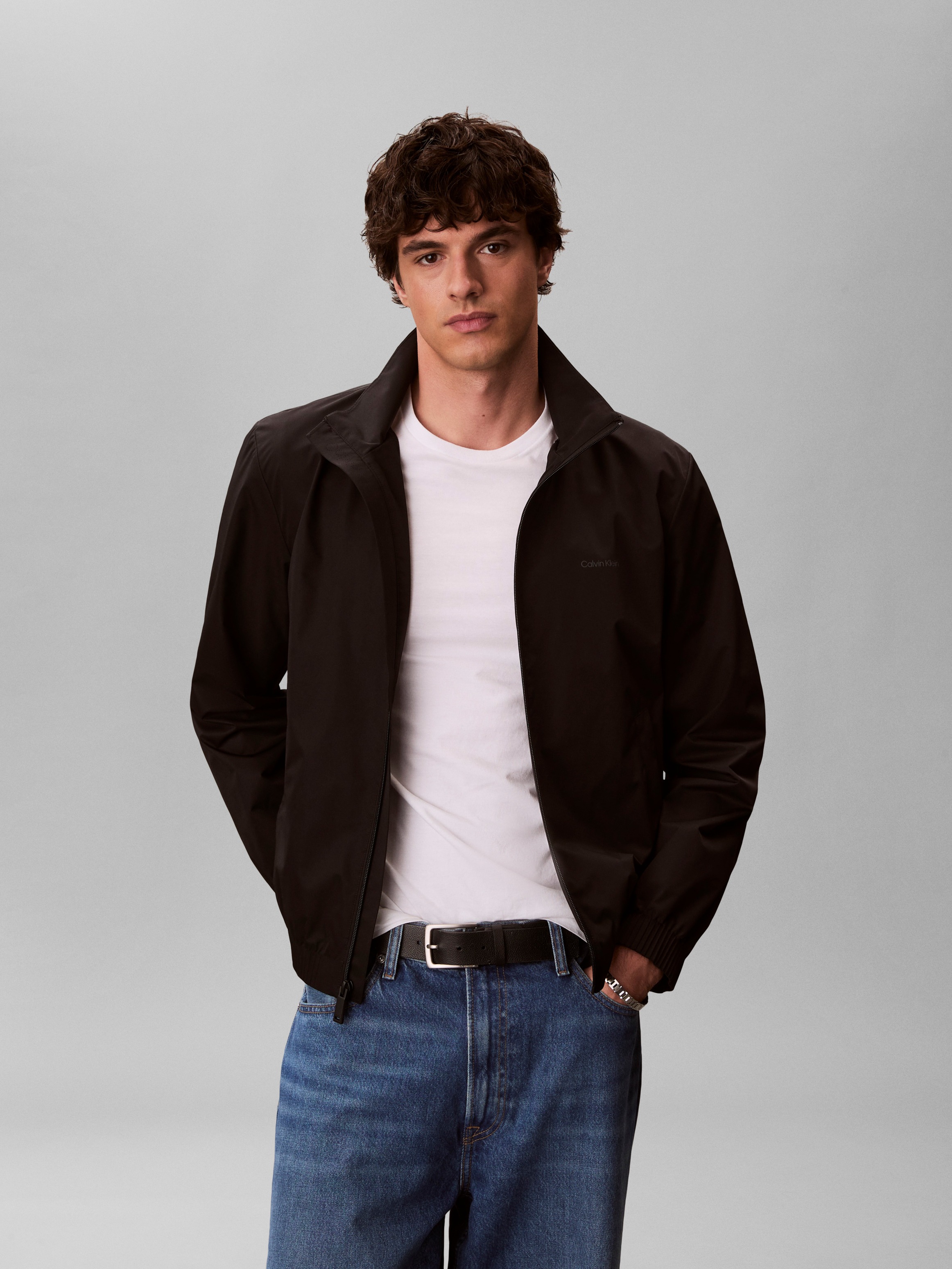 Calvin Klein Coupe-vent »LS NYLON STAND COLLAR WINDBREAKE« sans capuche coupe régulière avec col montant