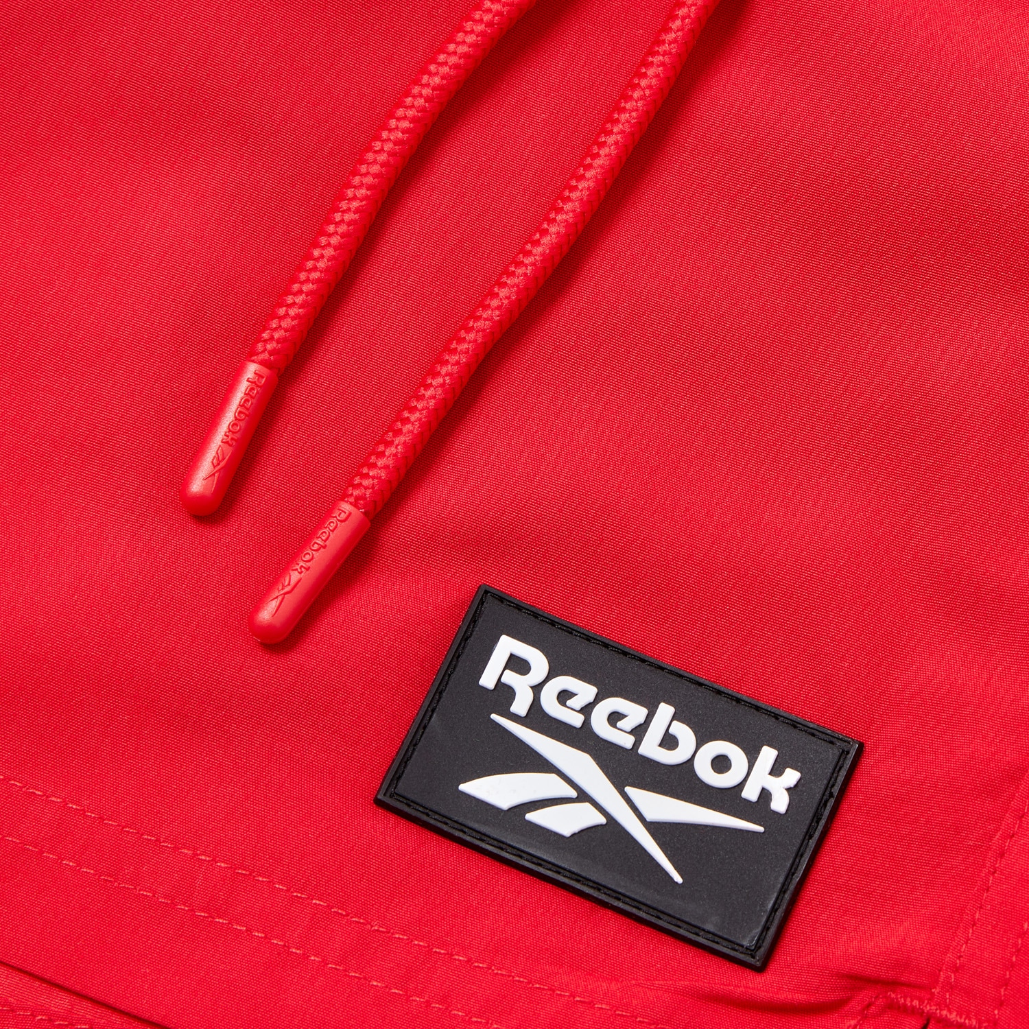 Reebok Short de bain »Ace« avec petites fentes latérales, poches latérales