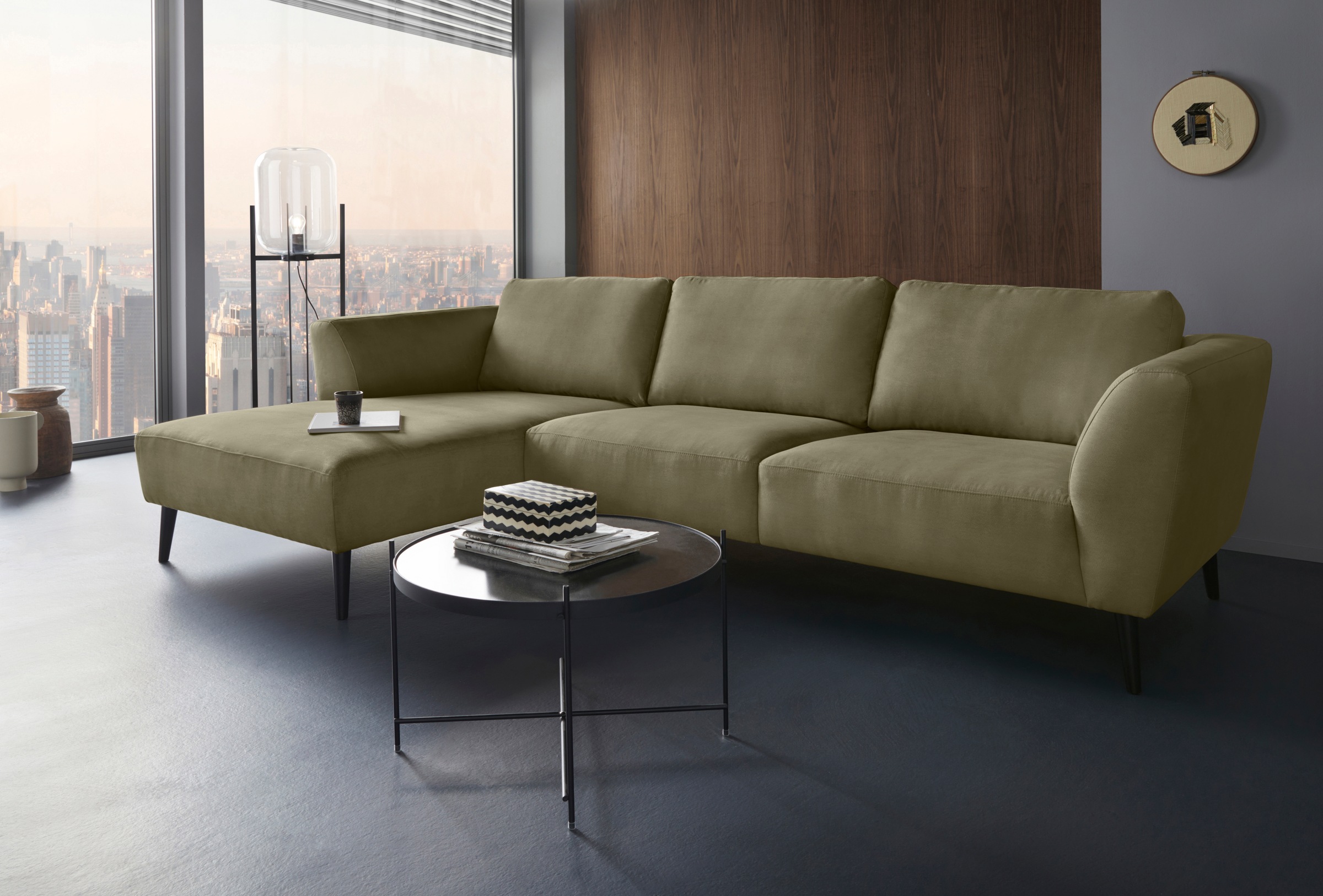 Image of Places of Style Ecksofa »Adrano«, mit Massivholz Beinen, inklusive 3 Rückenkissen bei Ackermann Versand Schweiz