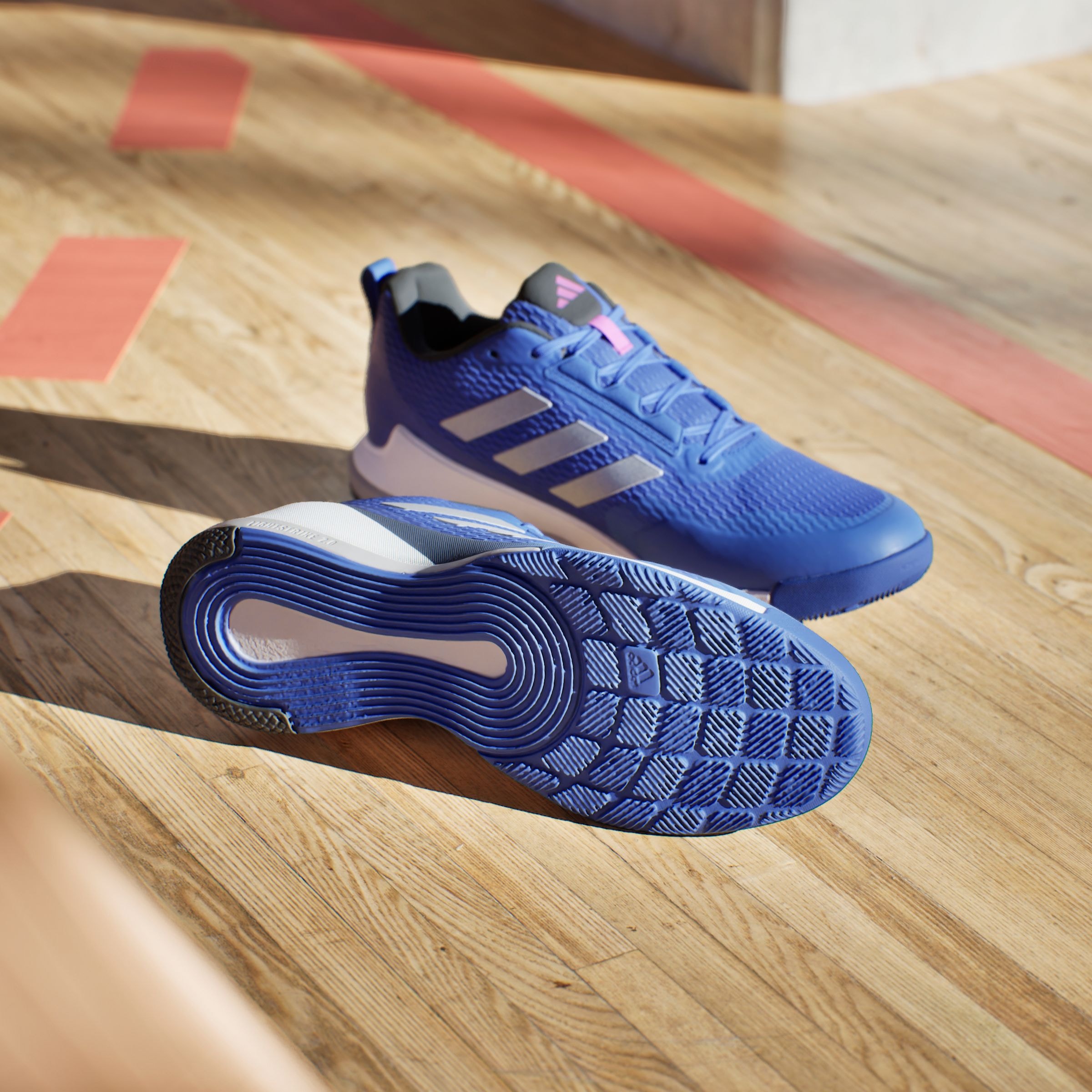 adidas Performance Hallenschuh »NOVAFLIGHT 2 INDOOR«, besonders geeignet für Handball und Volleyball