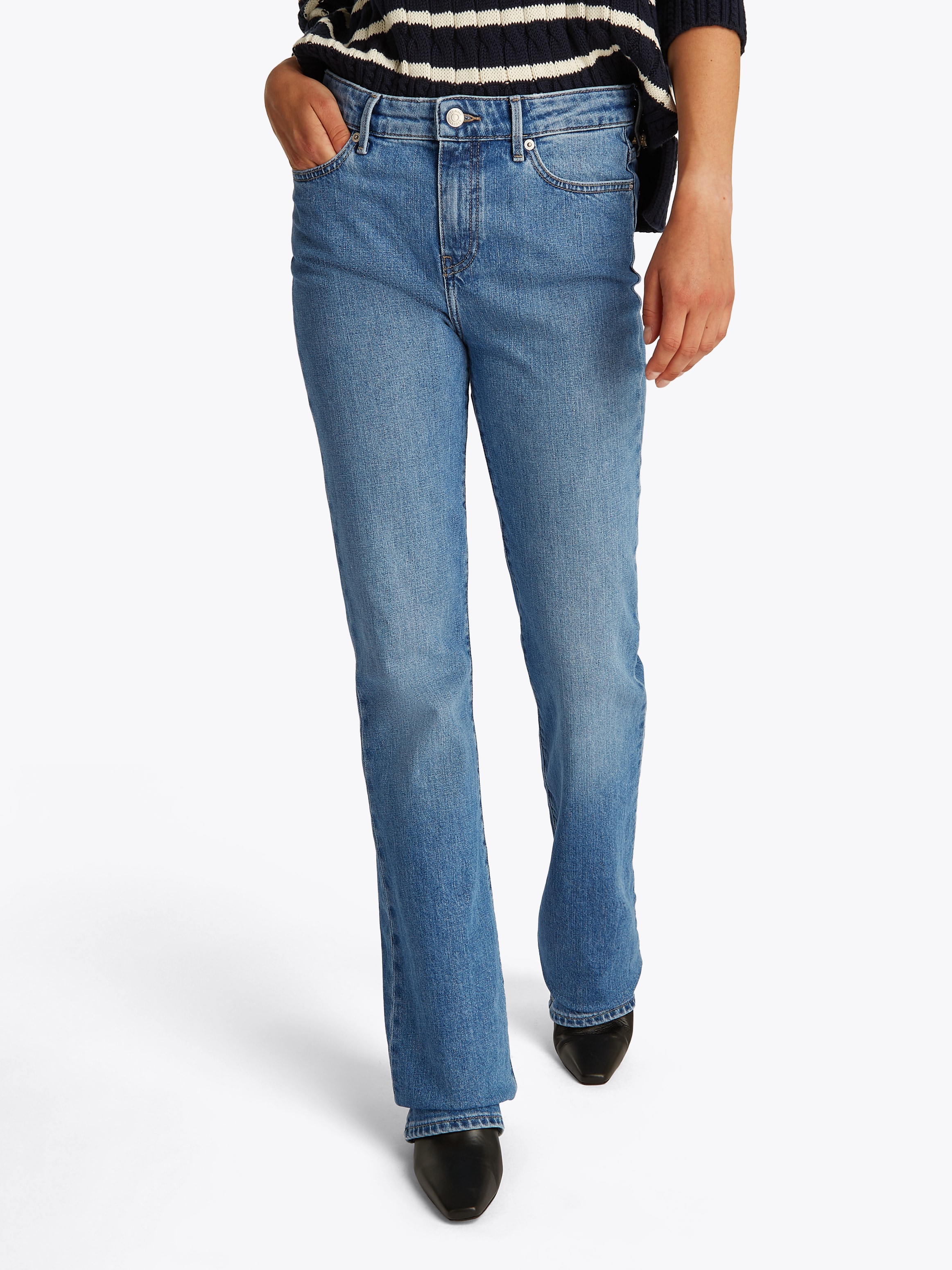 Tommy Hilfiger Bootcut-Jeans »Bootcut Regular Waist«, mittlere normale Leibhöhe, mit Bügelfalten, mit Nieten