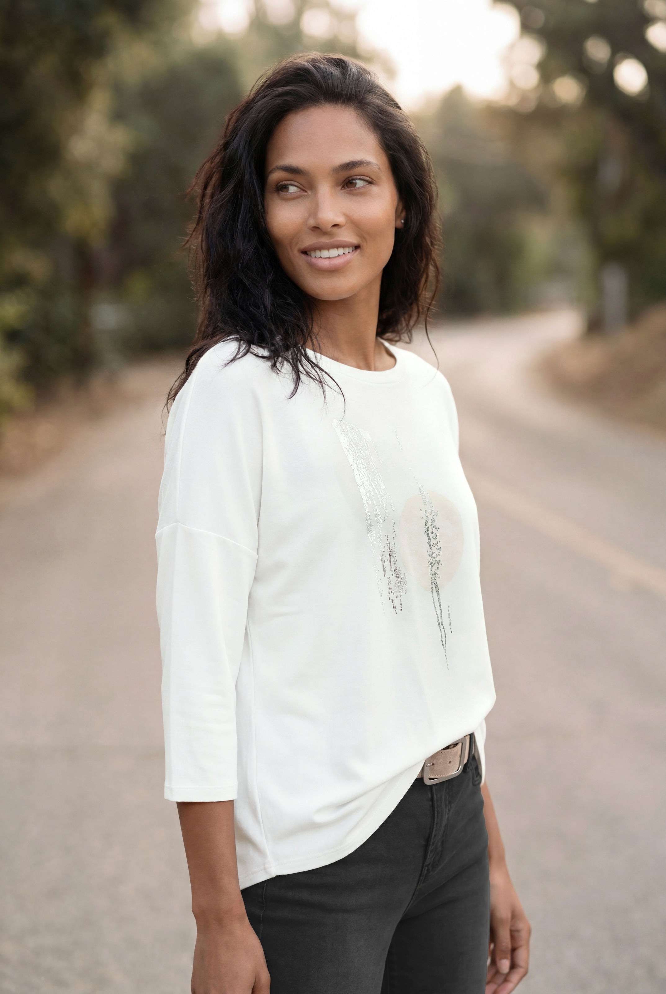 LASCANA T-shirt à manches 3/4 »mit schimmerndem Folienprint« en qualité French Terry estivale en viscose