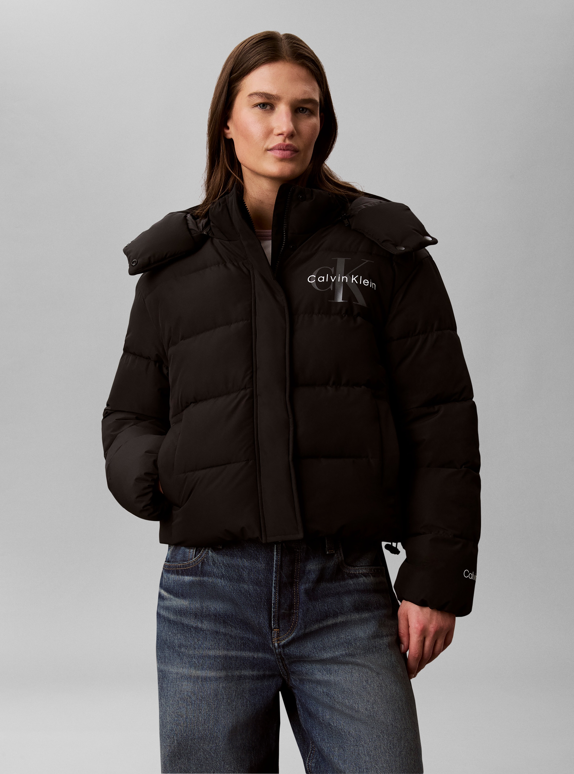 Image of Calvin Klein Steppjacke "MATTE MONOLOGO SHORT PUFFER" mit Kapuze Mit Kapuze, Logoschriftzug