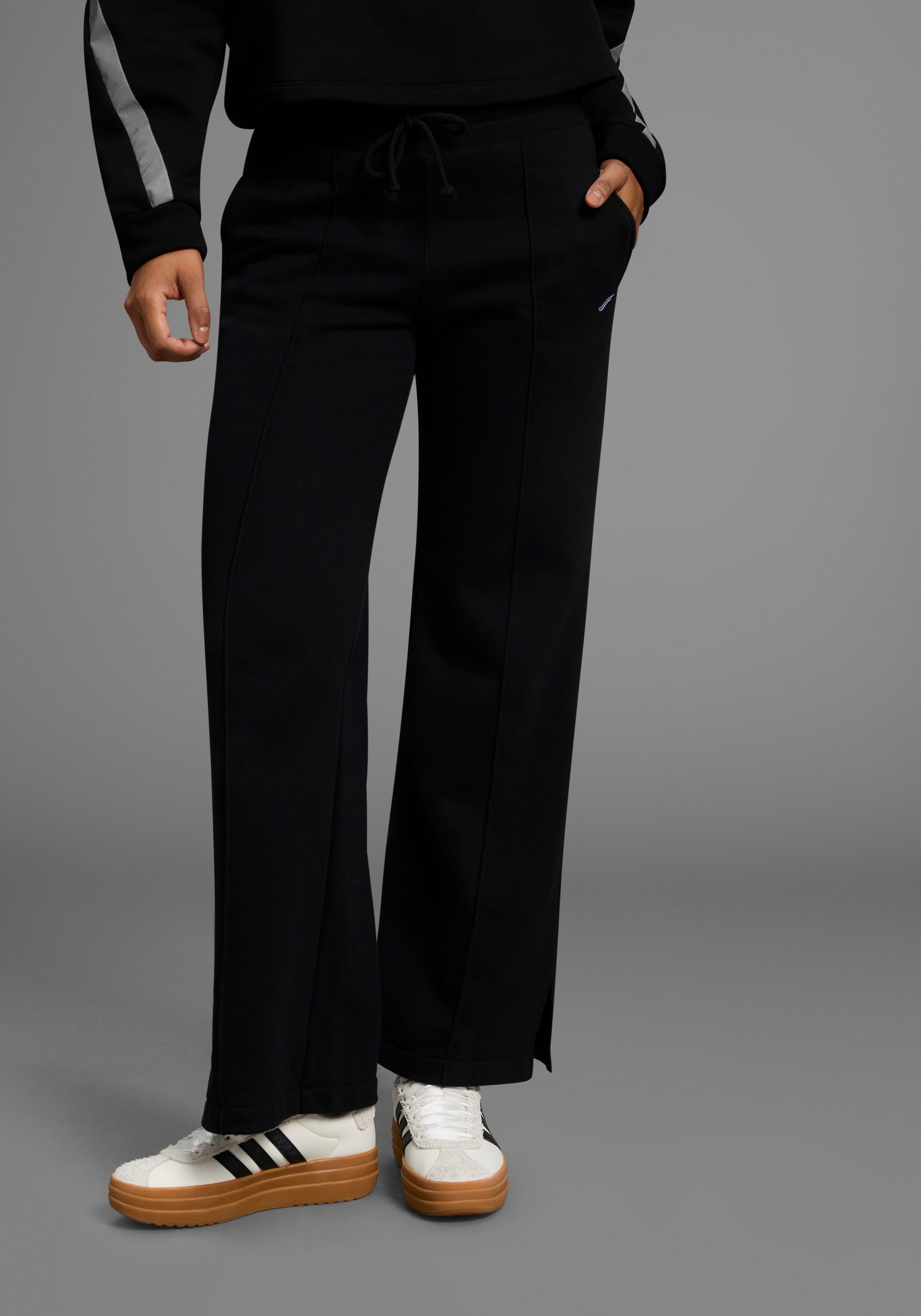 Image of FAYN SPORTS Jogginghose Bequemer Baumwollstretch mit lockerem, sportlichem Schnitt und Taschen