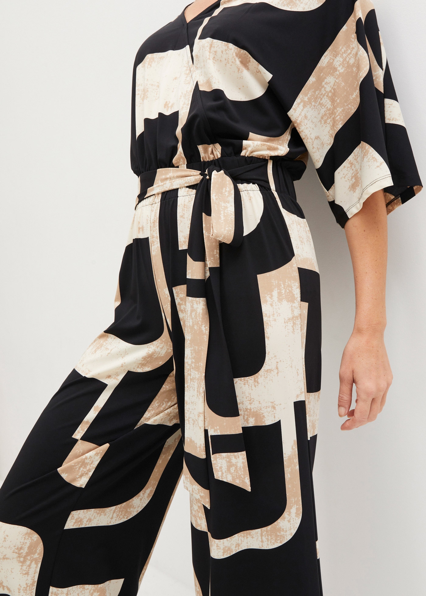 bonprix Jumpsuit bequeme Passform, mit 3/4-Ärmeln, elastischer Materialmix