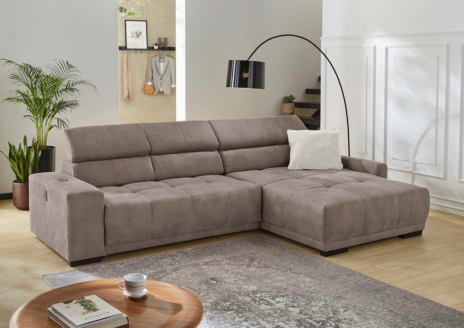 Image of Jockenhöfer Gruppe Ecksofa "Le Mans L-Form, B: 320 cm, mit 30 cm elektr. Sitztiefenverstellung" Kopfteilverstellung, induktive Ladestation, USB-Anschluss & Zierkissen