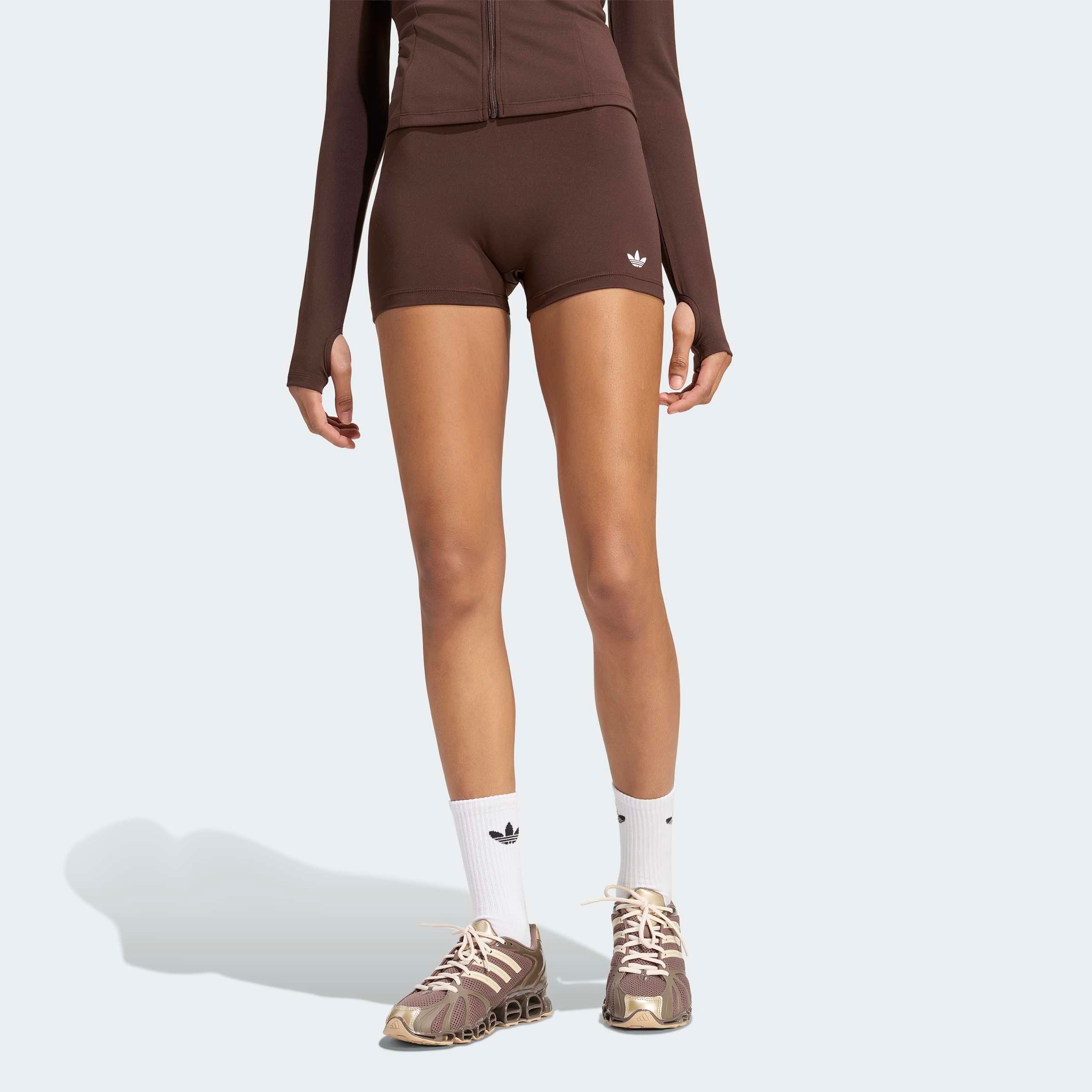 adidas Originals Shorts »ESSENTIALS, POLYESTER«  sportlicher Stil, ohne Verschluss, aus Polyester, enger Schnitt