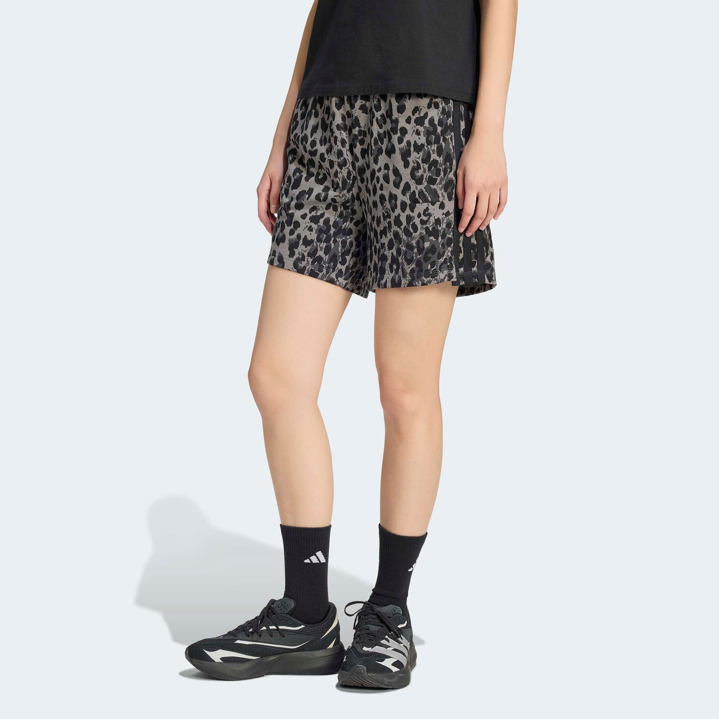 Image of adidas Sportswear "SEASONAL ESSENTIALS ANIMAL PRINT" für Erwachsene, mit Gummizug, aus Baumwolle, eng geschnitten