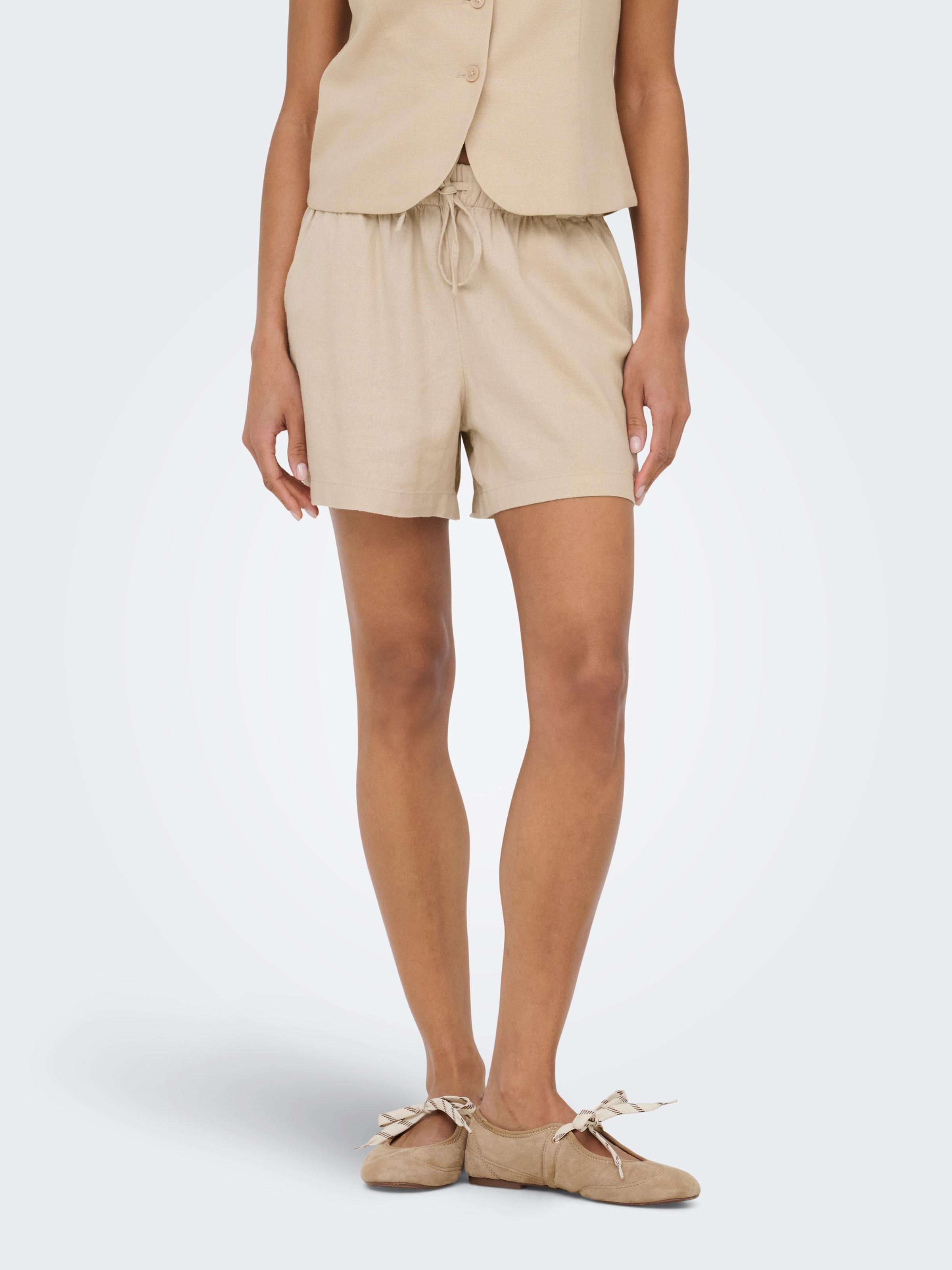 ONLY Short »ONLGOA MW LIN BL PULL-UP SHORTS CC PNT«  mit Leinen
