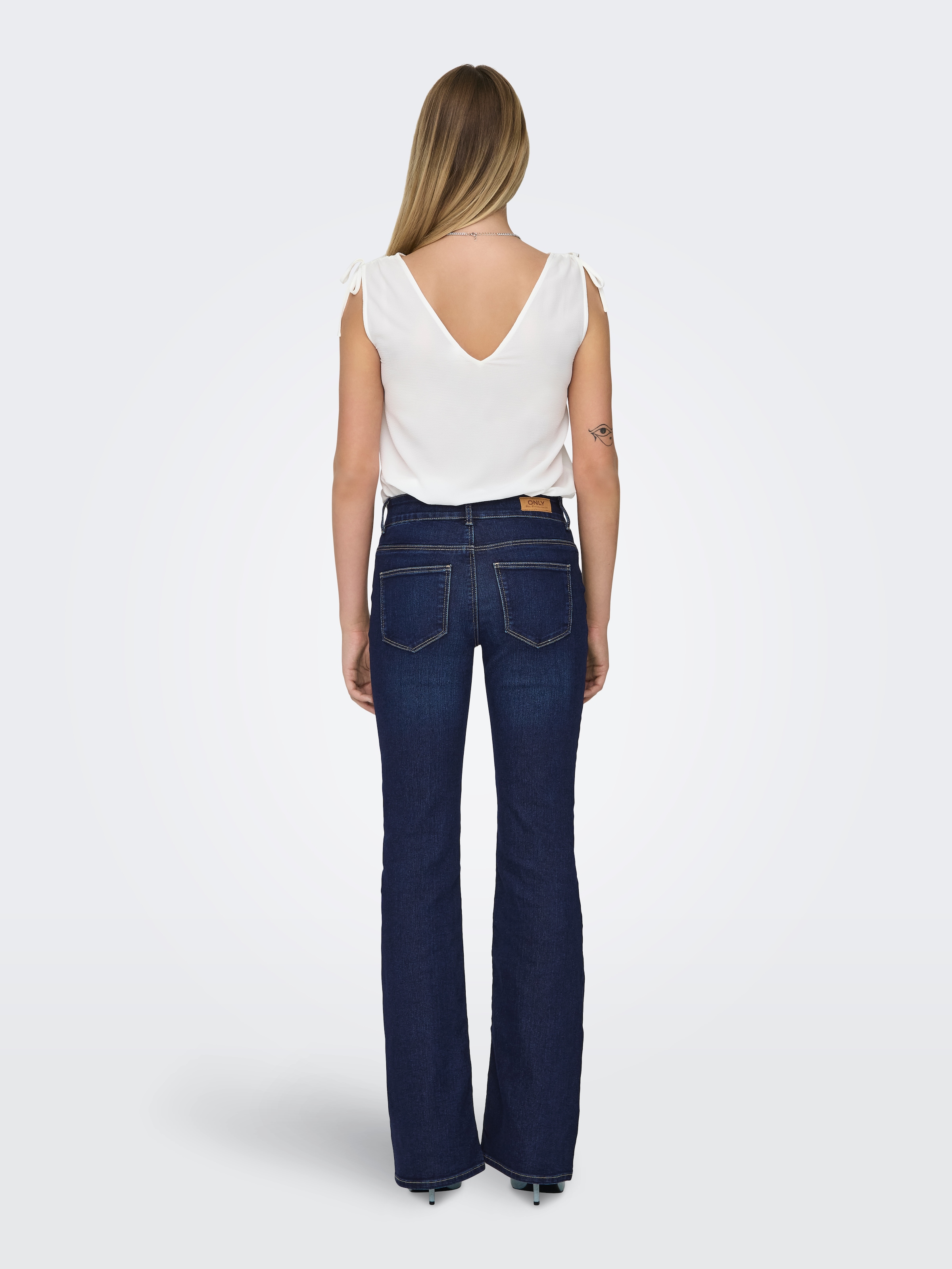 ONLY Bootcut-Jeans »ONLPAOLA HW FLARED BJ143 JNS DNM« mit doppeltem Knopfverschluss