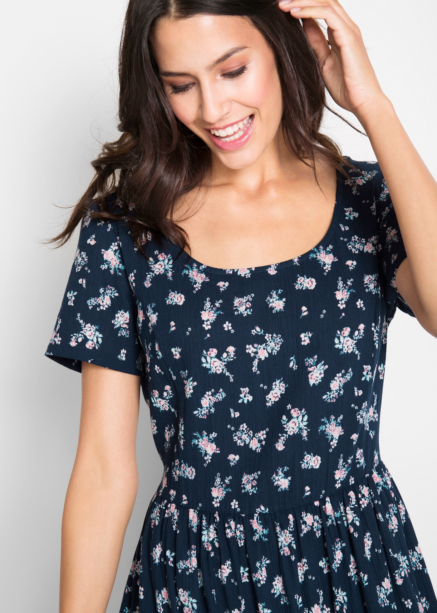 bonprix Maxikleid aus reiner Baumwolle, Loose Fit, Kurzarm-Design, mit Allover-Muster